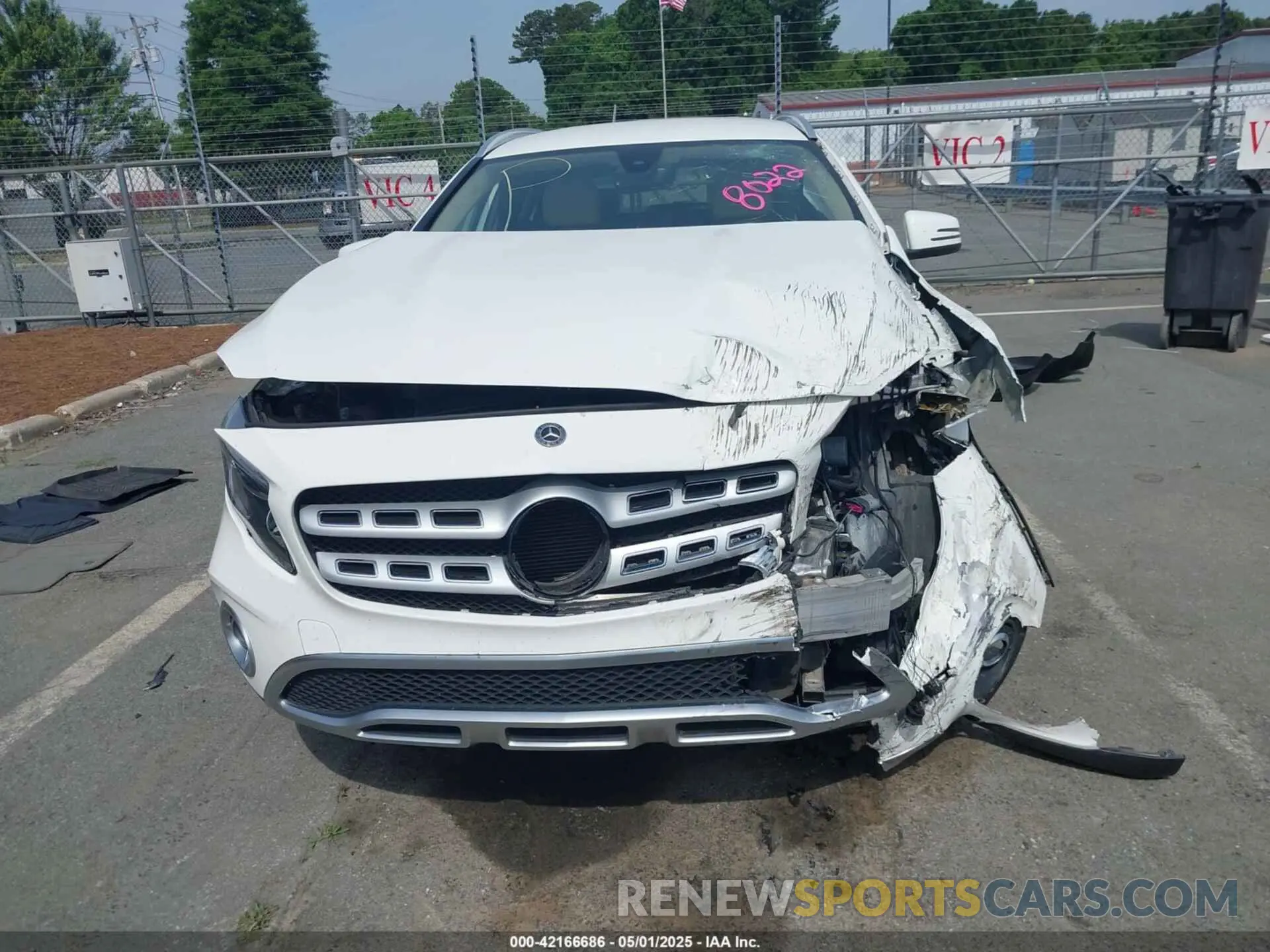 12 fotografías del automóvil dañado WDCTG4EB4KU008022 MERCEDES-BENZ GLA 250 2019