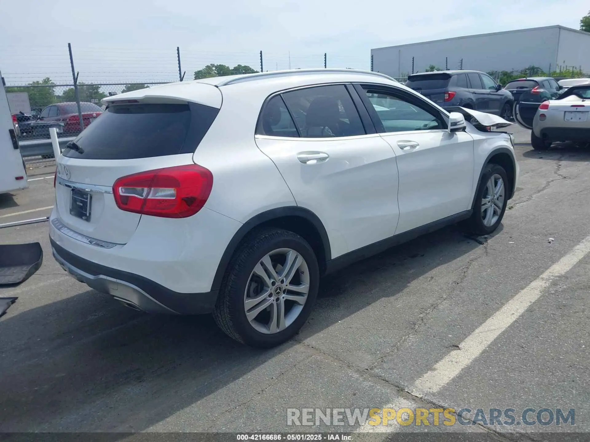 4 fotografías del automóvil dañado WDCTG4EB4KU008022 MERCEDES-BENZ GLA 250 2019