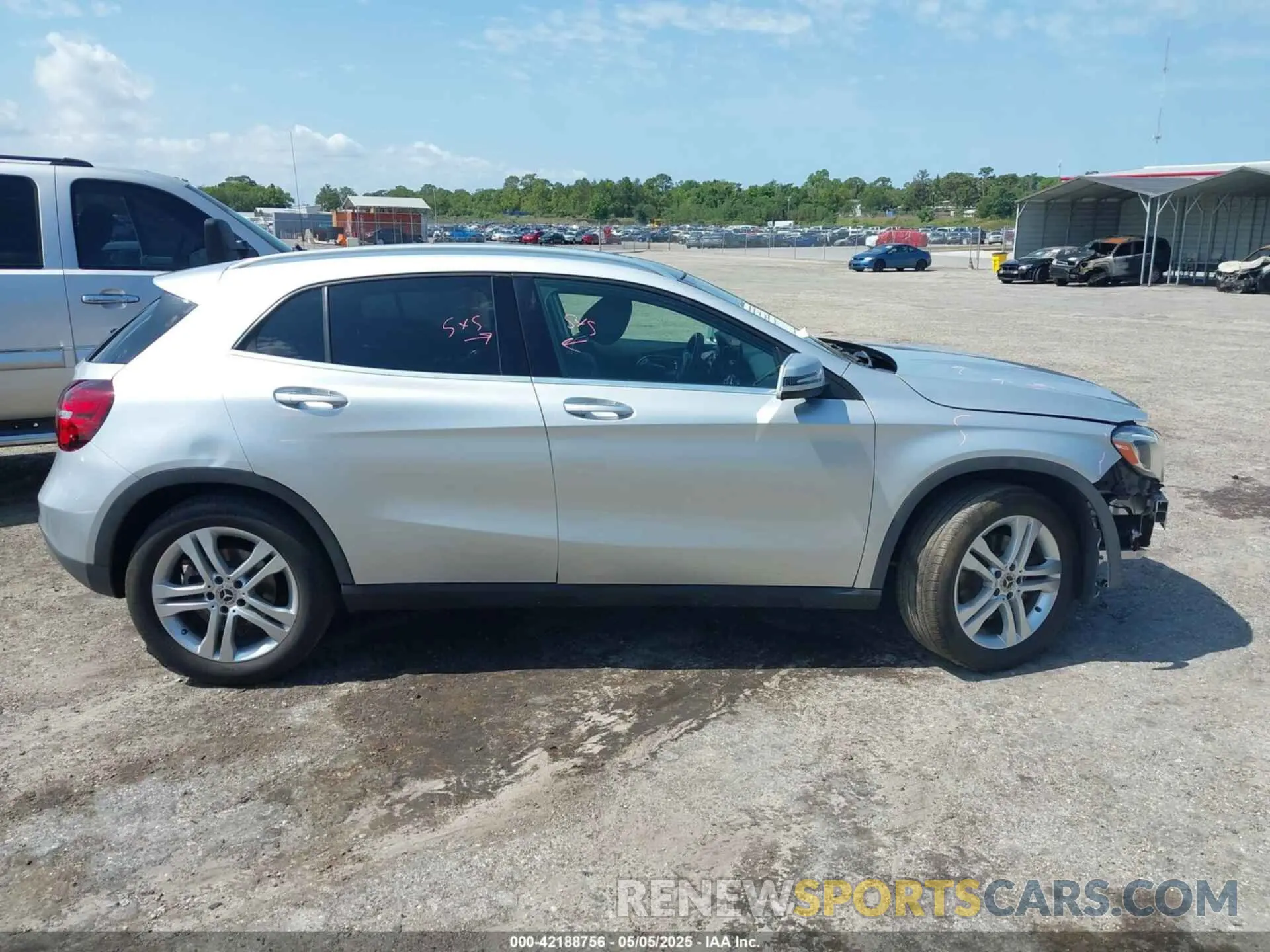 13 fotografías del automóvil dañado WDCTG4EB6KU000469 MERCEDES-BENZ GLA 250 2019