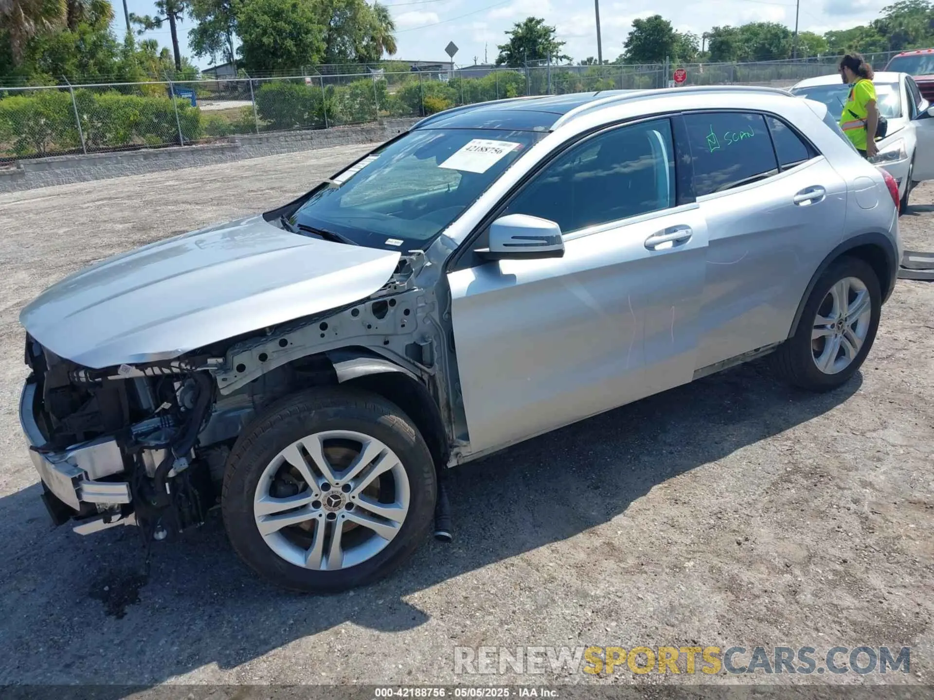 2 fotografías del automóvil dañado WDCTG4EB6KU000469 MERCEDES-BENZ GLA 250 2019