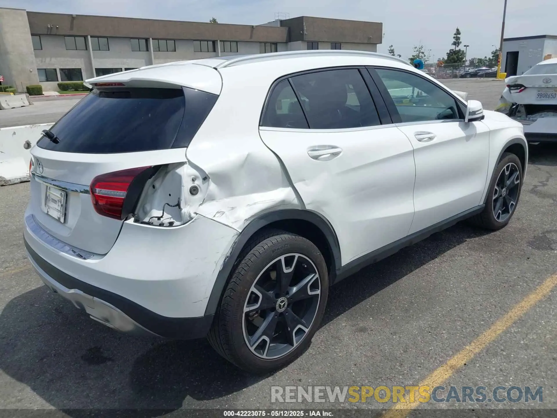 4 fotografías del automóvil dañado WDCTG4EB9KJ550931 MERCEDES-BENZ GLA 250 2019