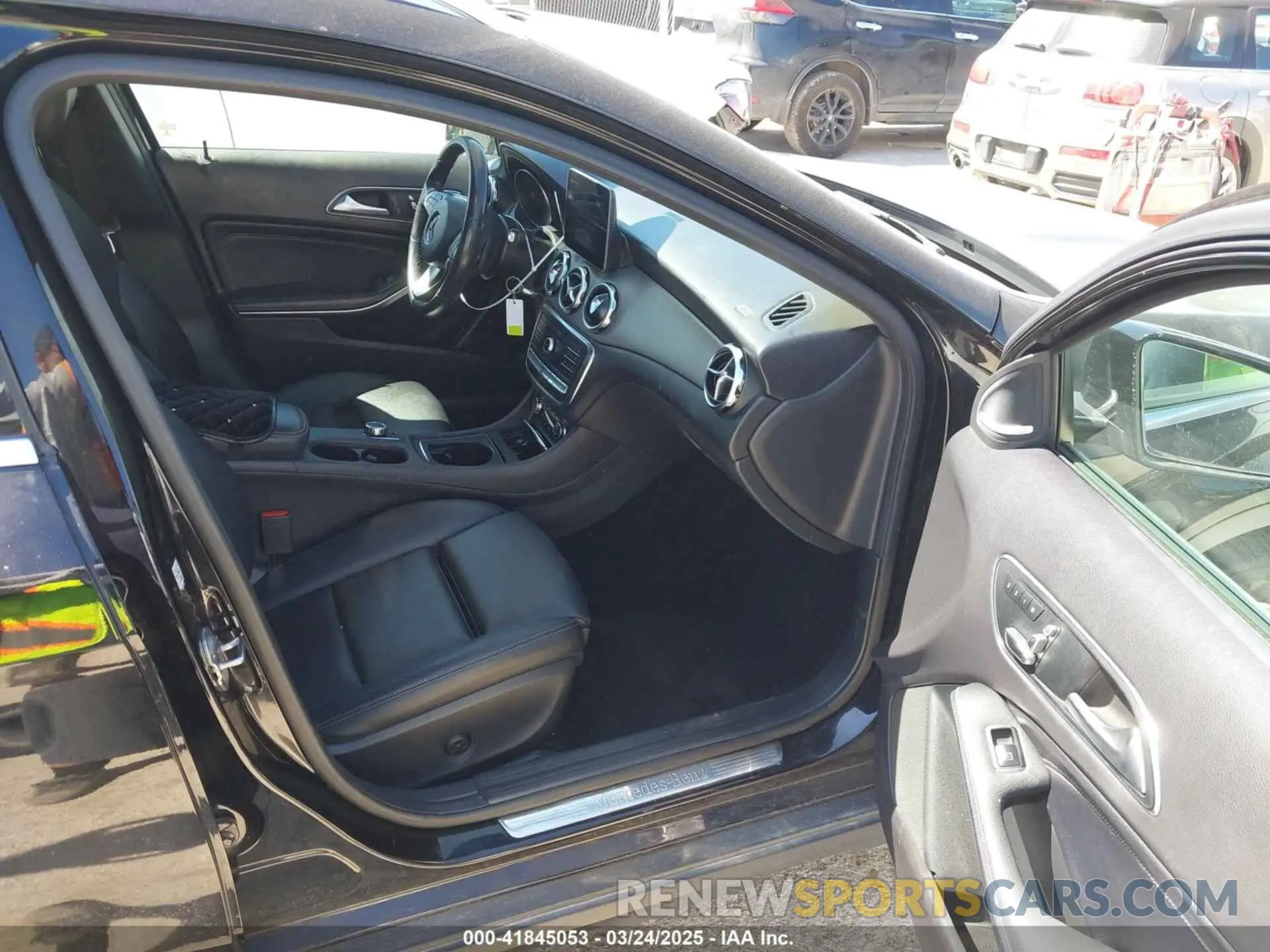 5 fotografías del automóvil dañado WDCTG4GB1KJ549320 MERCEDES-BENZ GLA 250 2019