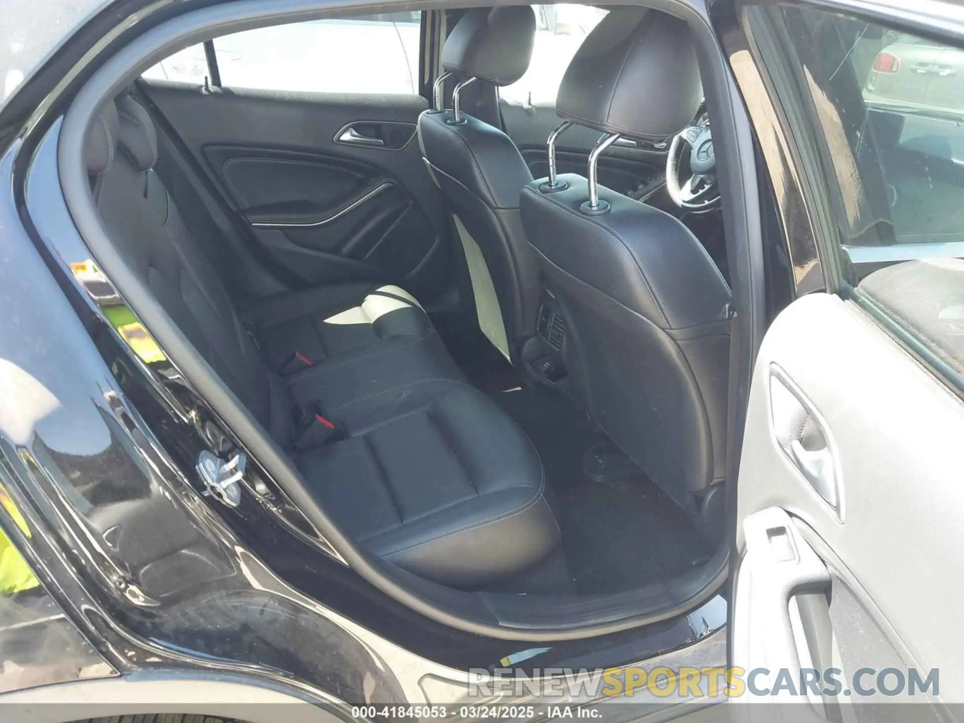 8 fotografías del automóvil dañado WDCTG4GB1KJ549320 MERCEDES-BENZ GLA 250 2019