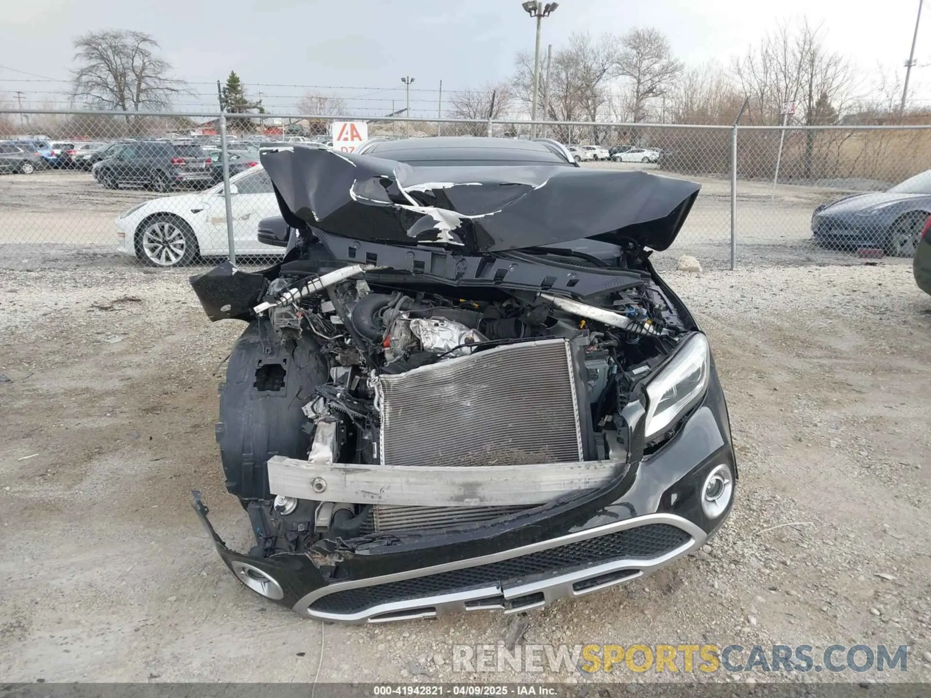 12 fotografías del automóvil dañado WDCTG4GB1KJ572127 MERCEDES-BENZ GLA 250 2019
