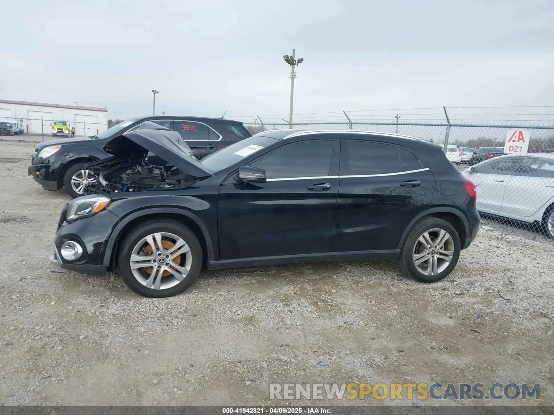 14 fotografías del automóvil dañado WDCTG4GB1KJ572127 MERCEDES-BENZ GLA 250 2019