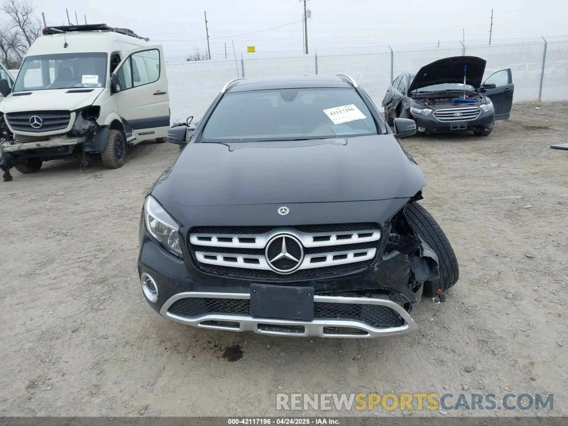 12 fotografías del automóvil dañado WDCTG4GB1KJ614201 MERCEDES-BENZ GLA 250 2019