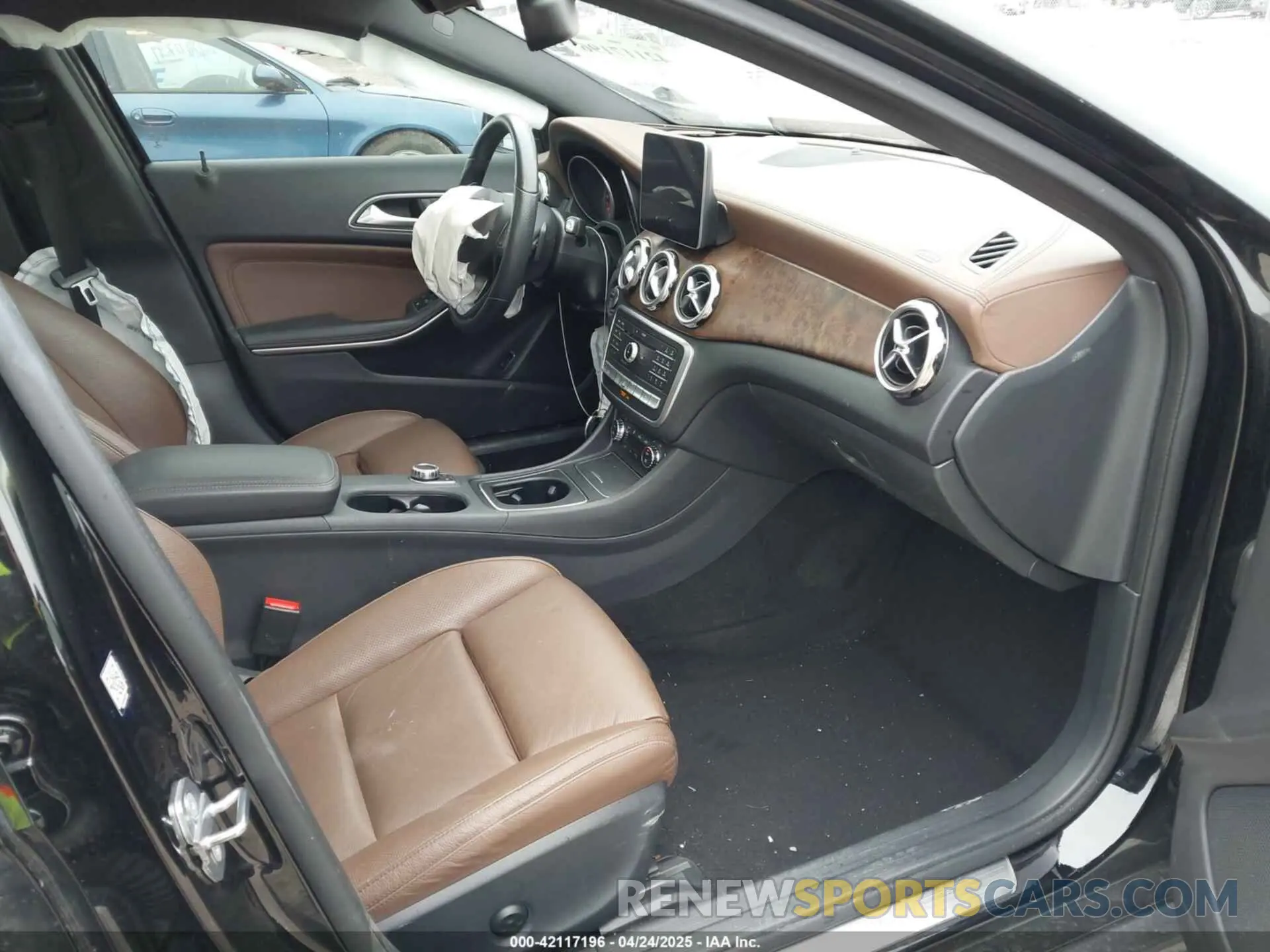 5 fotografías del automóvil dañado WDCTG4GB1KJ614201 MERCEDES-BENZ GLA 250 2019
