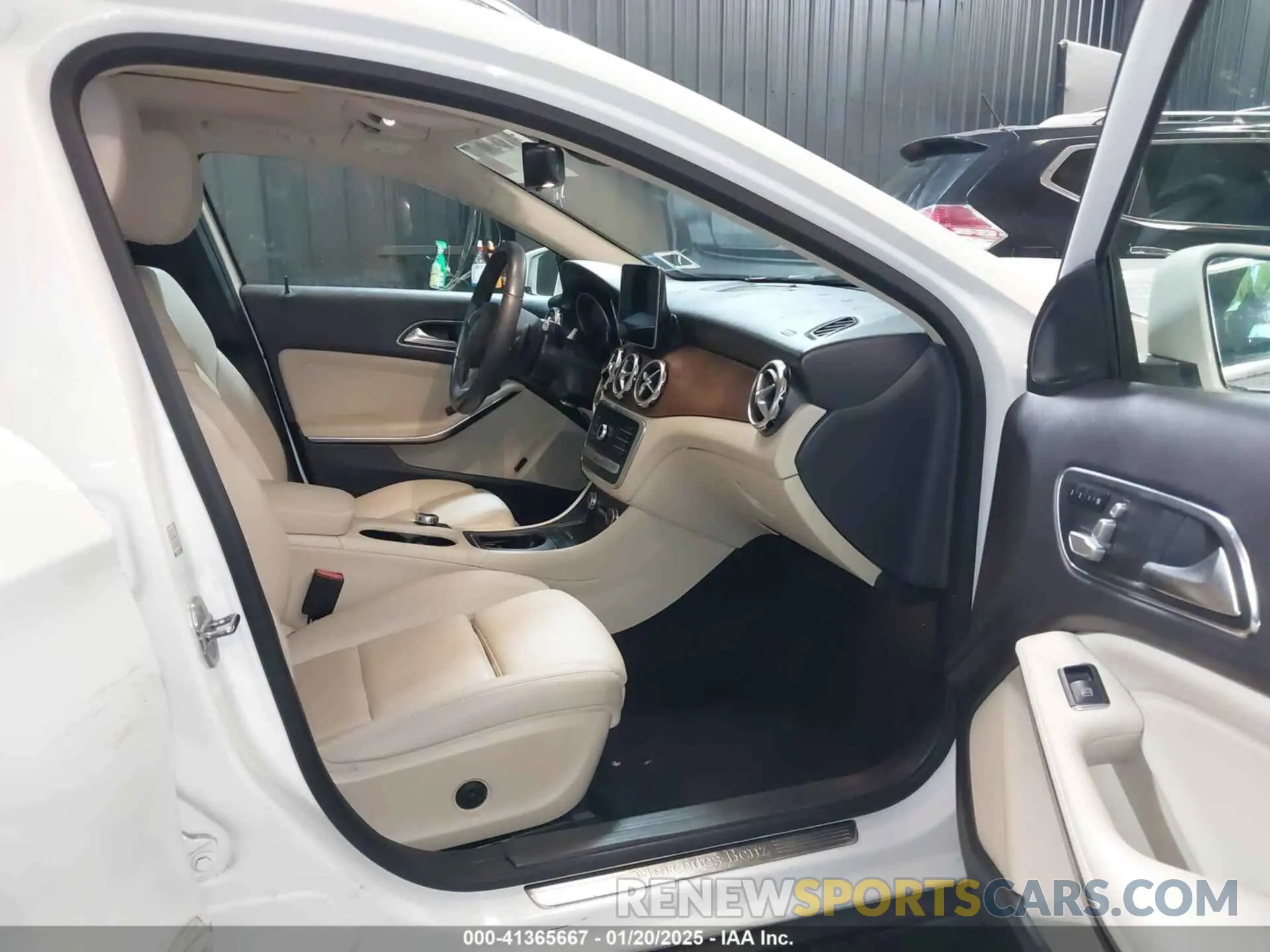 5 fotografías del automóvil dañado WDCTG4GB4KJ644728 MERCEDES-BENZ GLA 250 2019