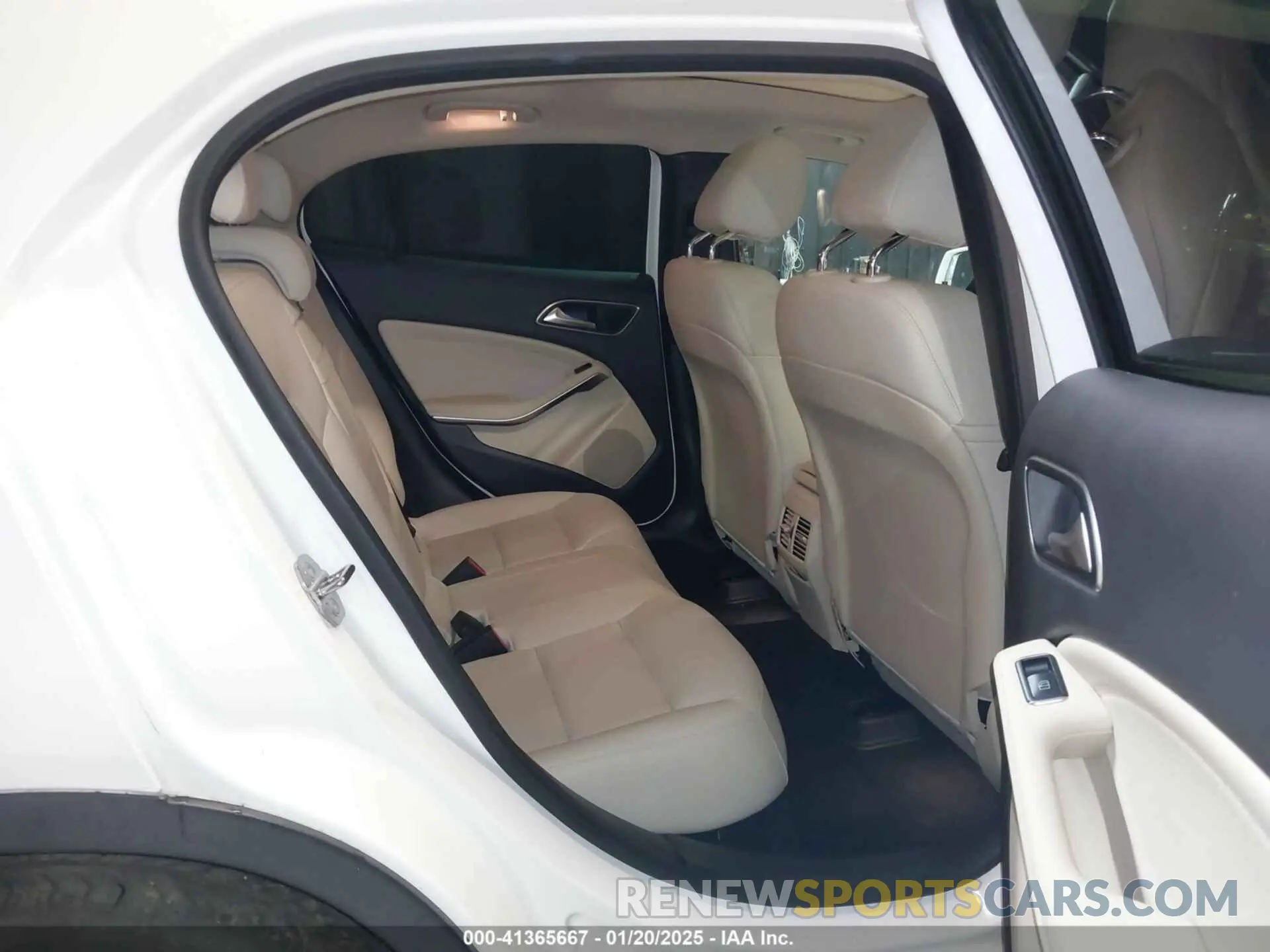 8 fotografías del automóvil dañado WDCTG4GB4KJ644728 MERCEDES-BENZ GLA 250 2019