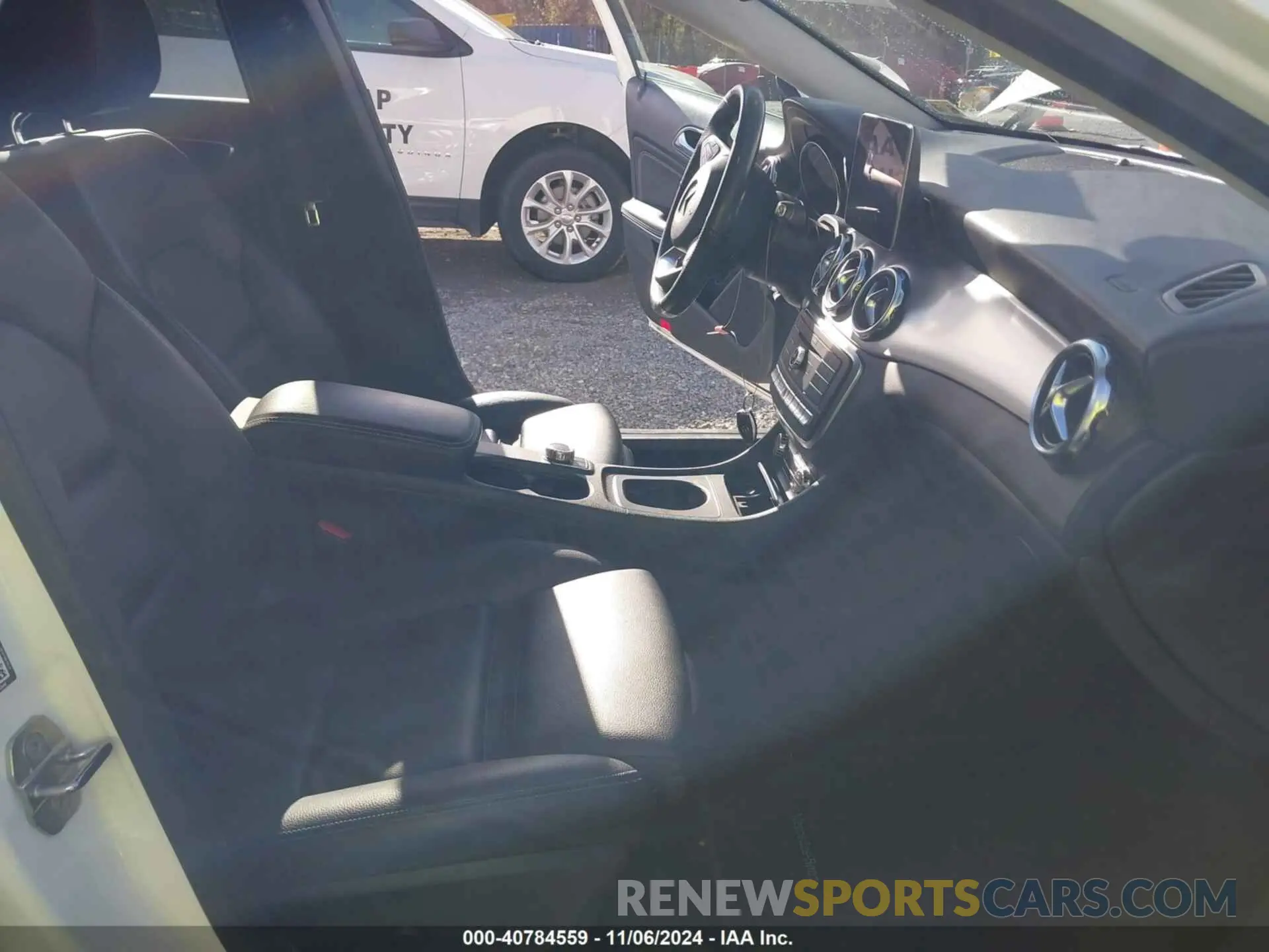 5 fotografías del automóvil dañado WDCTG4GB4KU007787 MERCEDES-BENZ GLA 250 2019