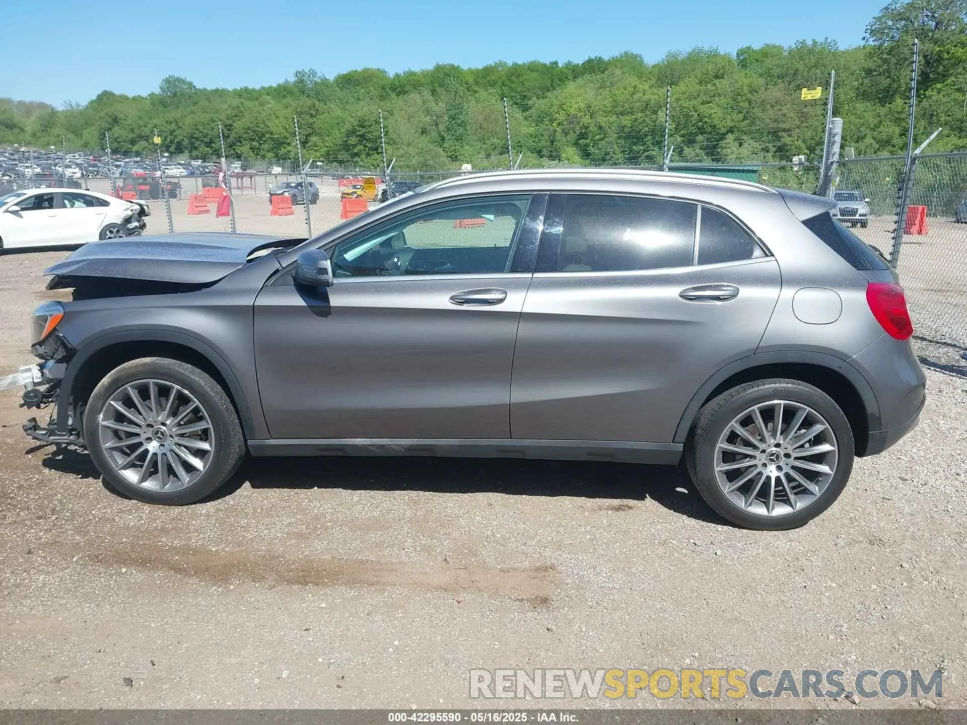 14 fotografías del automóvil dañado WDCTG4GB5KJ543682 MERCEDES-BENZ GLA 250 2019