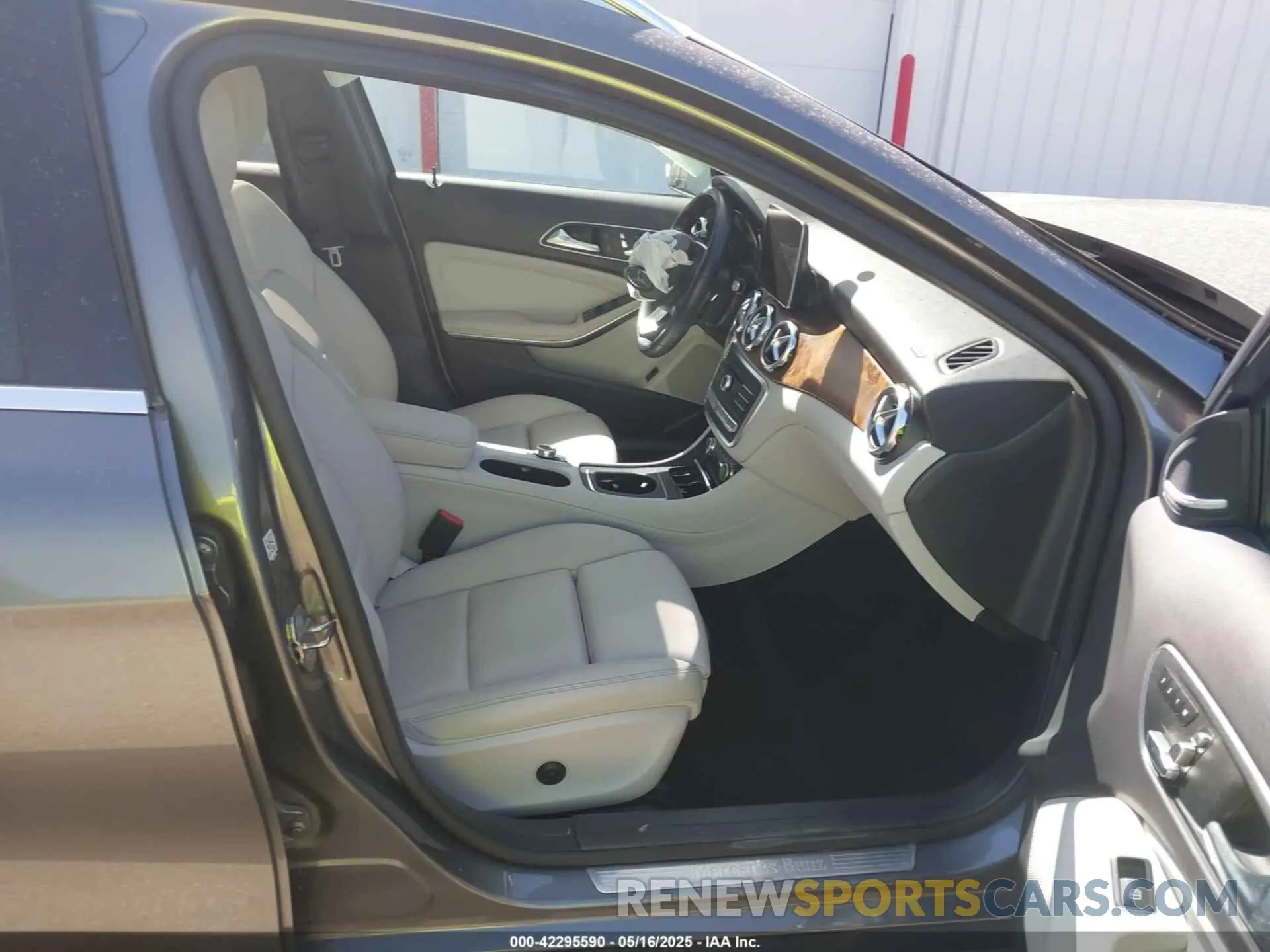 5 fotografías del automóvil dañado WDCTG4GB5KJ543682 MERCEDES-BENZ GLA 250 2019