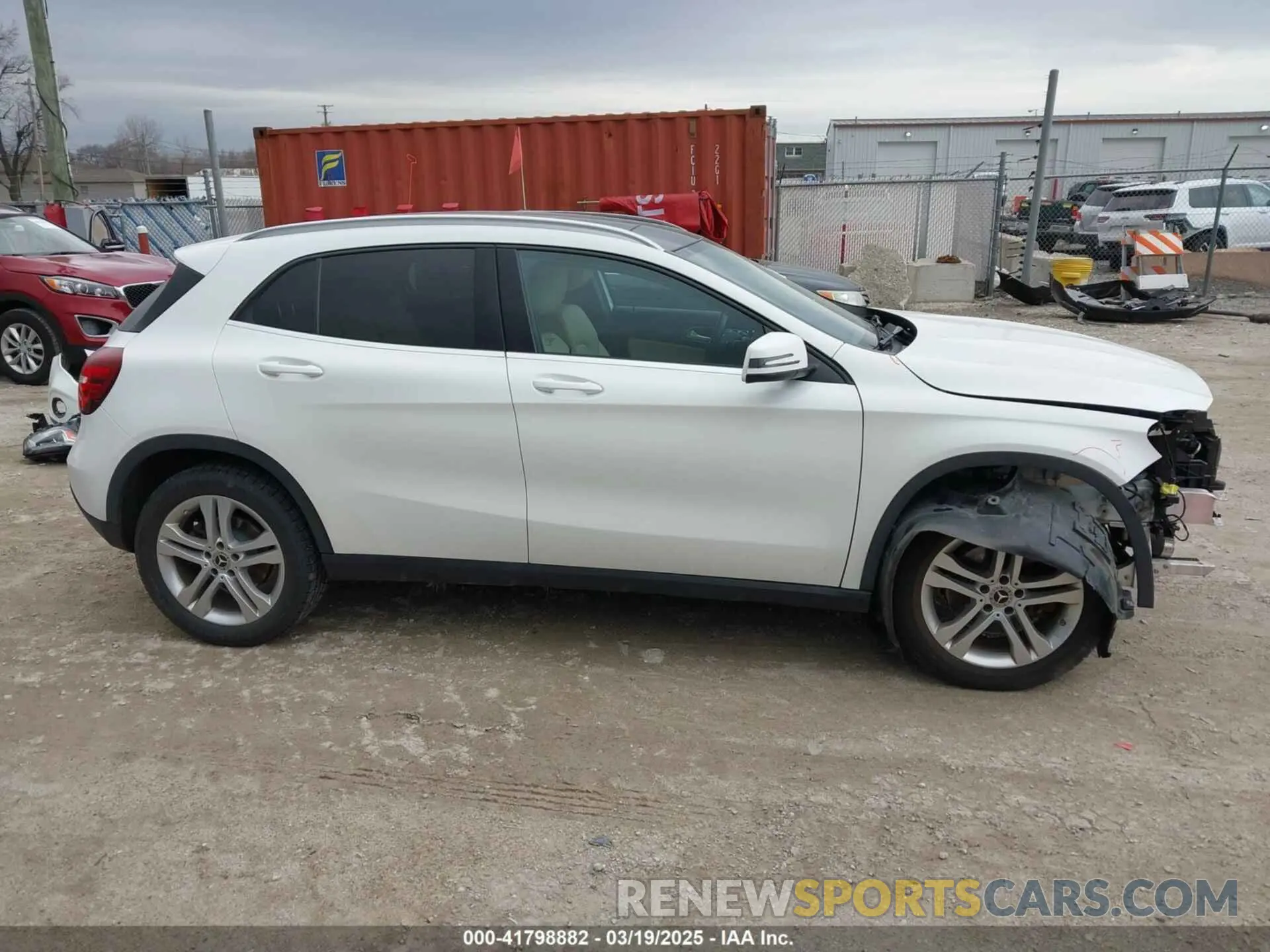 14 fotografías del automóvil dañado WDCTG4GB5KU019088 MERCEDES-BENZ GLA 250 2019