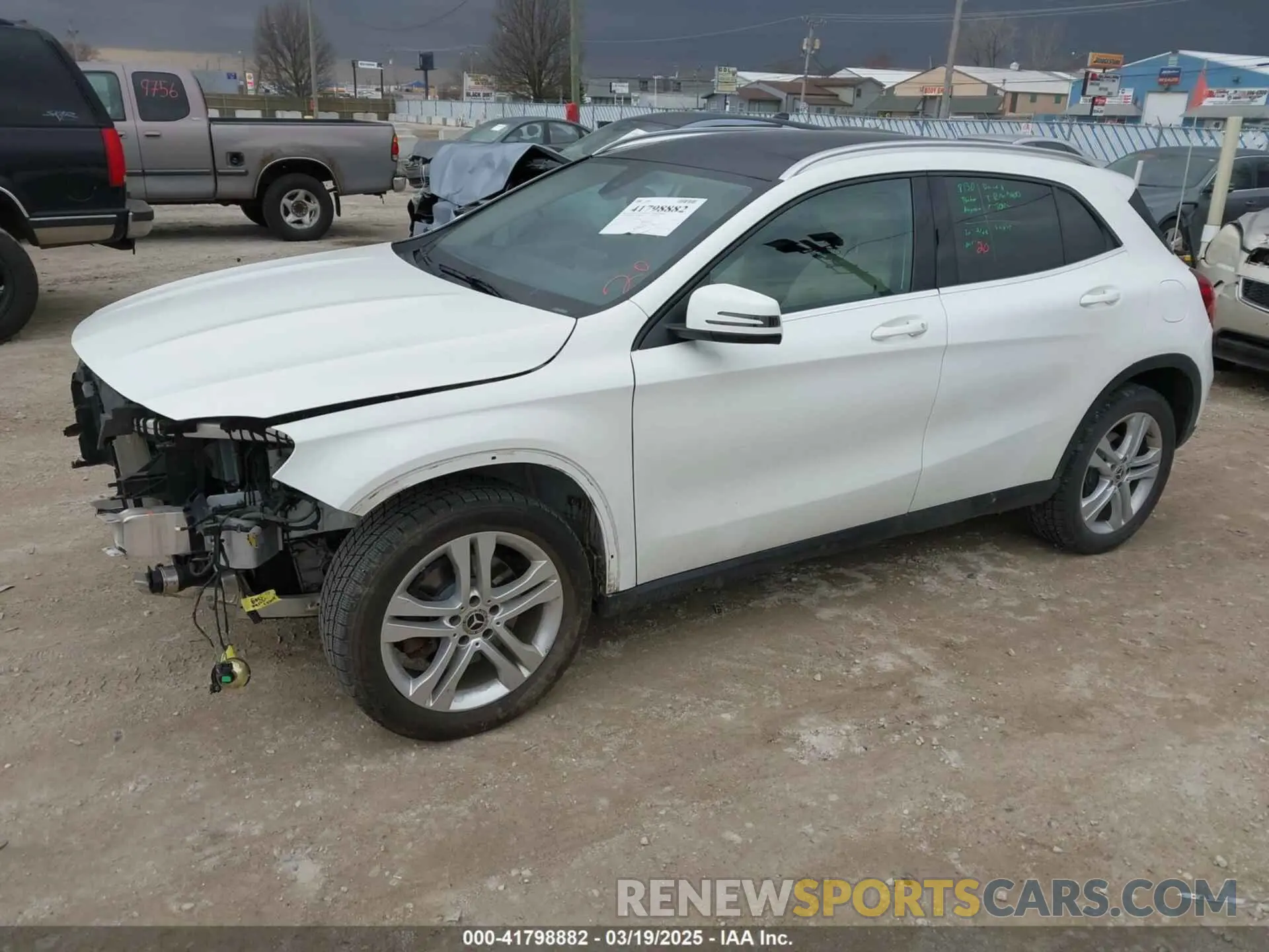2 fotografías del automóvil dañado WDCTG4GB5KU019088 MERCEDES-BENZ GLA 250 2019
