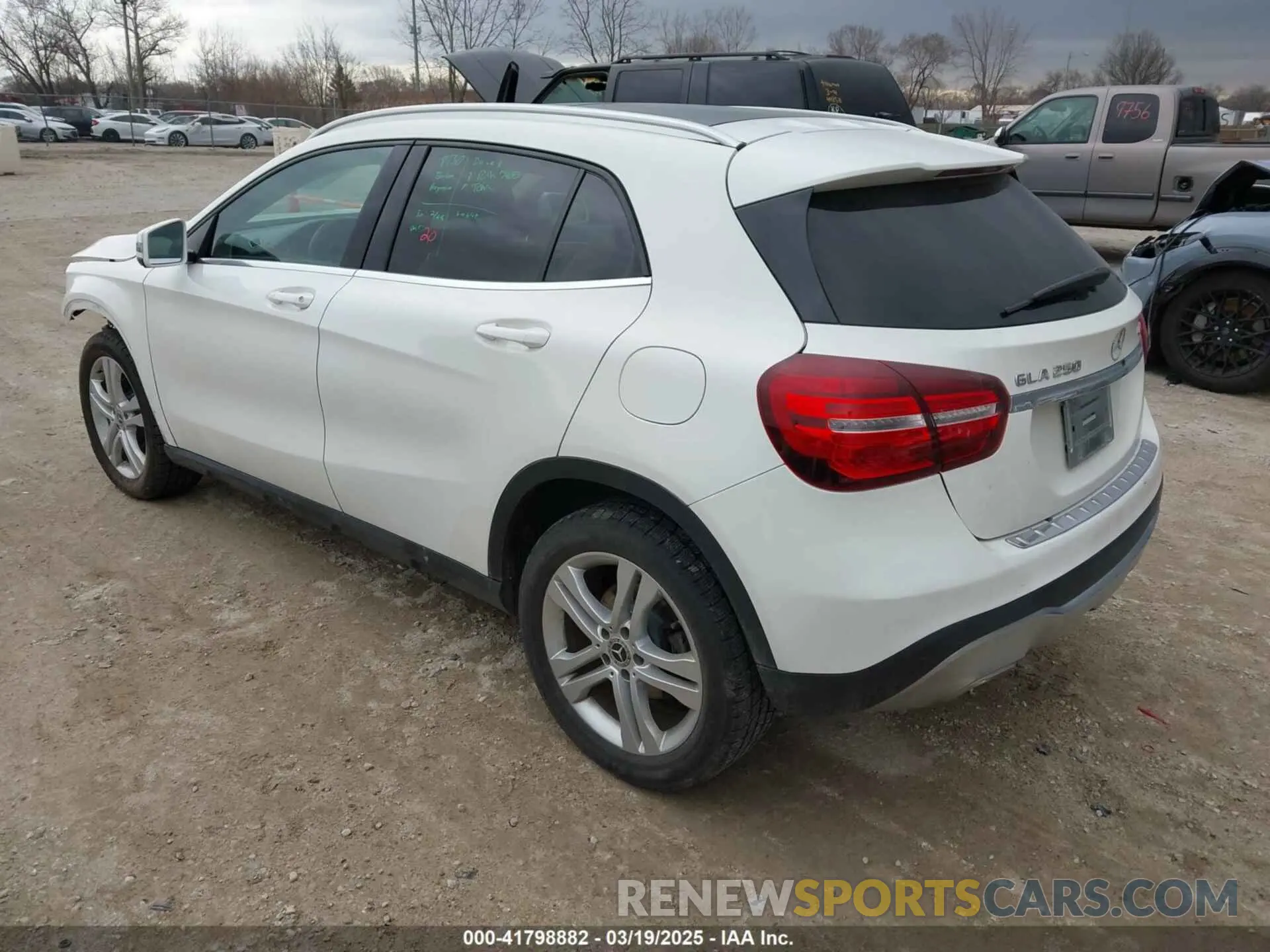 3 fotografías del automóvil dañado WDCTG4GB5KU019088 MERCEDES-BENZ GLA 250 2019