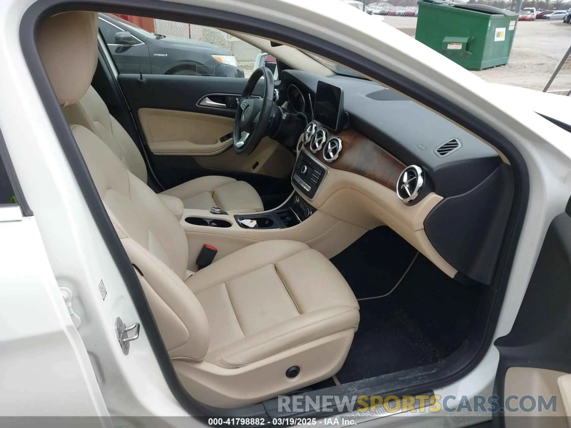 5 fotografías del automóvil dañado WDCTG4GB5KU019088 MERCEDES-BENZ GLA 250 2019