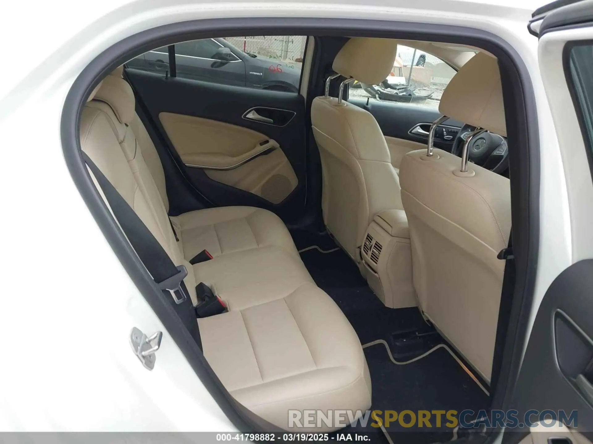 8 fotografías del automóvil dañado WDCTG4GB5KU019088 MERCEDES-BENZ GLA 250 2019