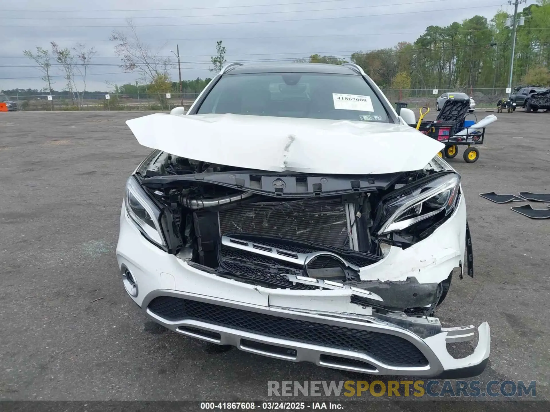 12 fotografías del automóvil dañado WDCTG4GB6KJ547448 MERCEDES-BENZ GLA 250 2019