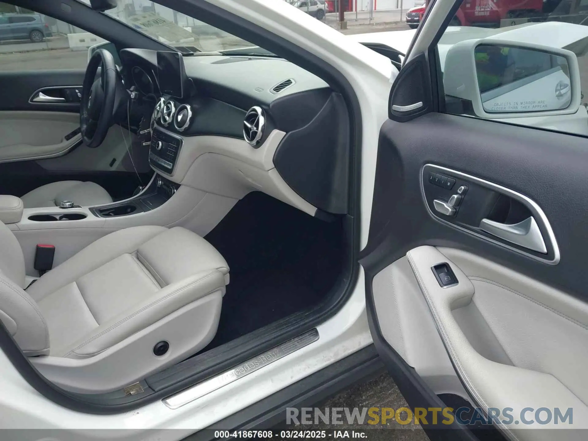 5 fotografías del automóvil dañado WDCTG4GB6KJ547448 MERCEDES-BENZ GLA 250 2019