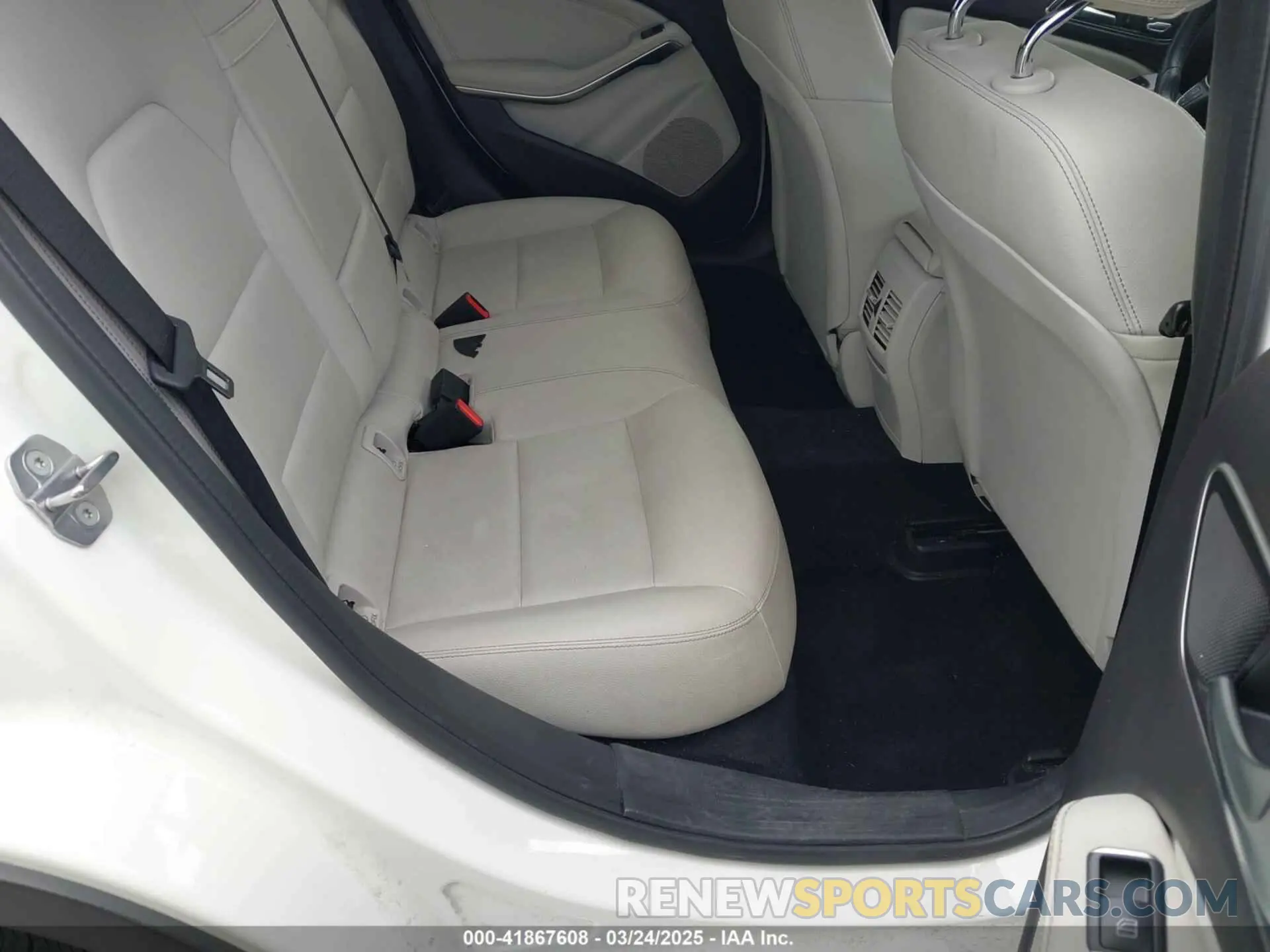 8 fotografías del automóvil dañado WDCTG4GB6KJ547448 MERCEDES-BENZ GLA 250 2019