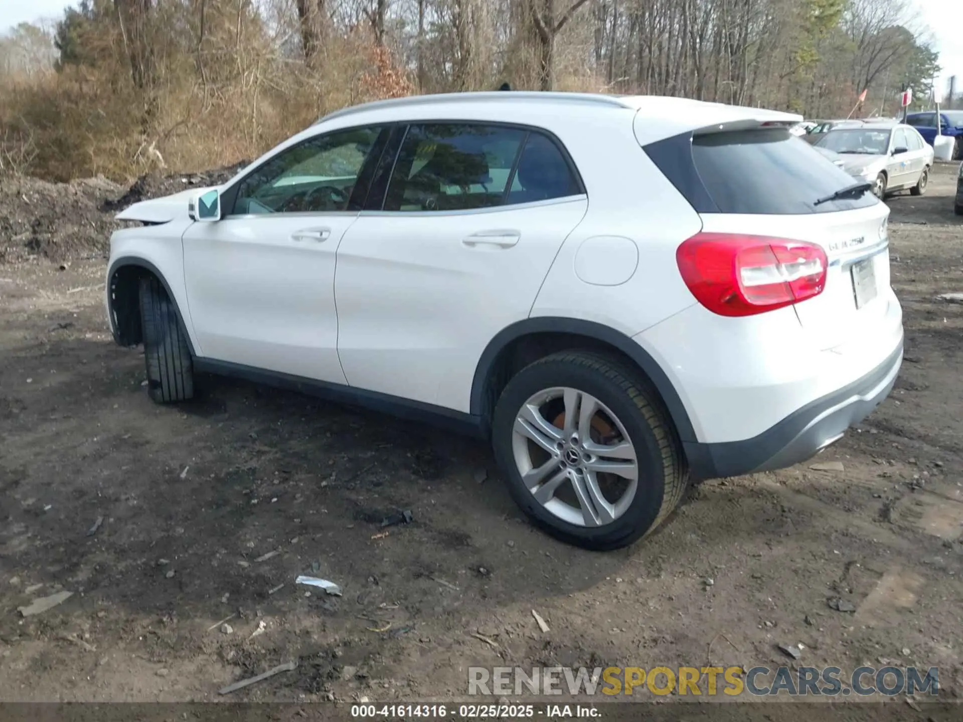14 fotografías del automóvil dañado WDCTG4GB7KU001207 MERCEDES-BENZ GLA 250 2019