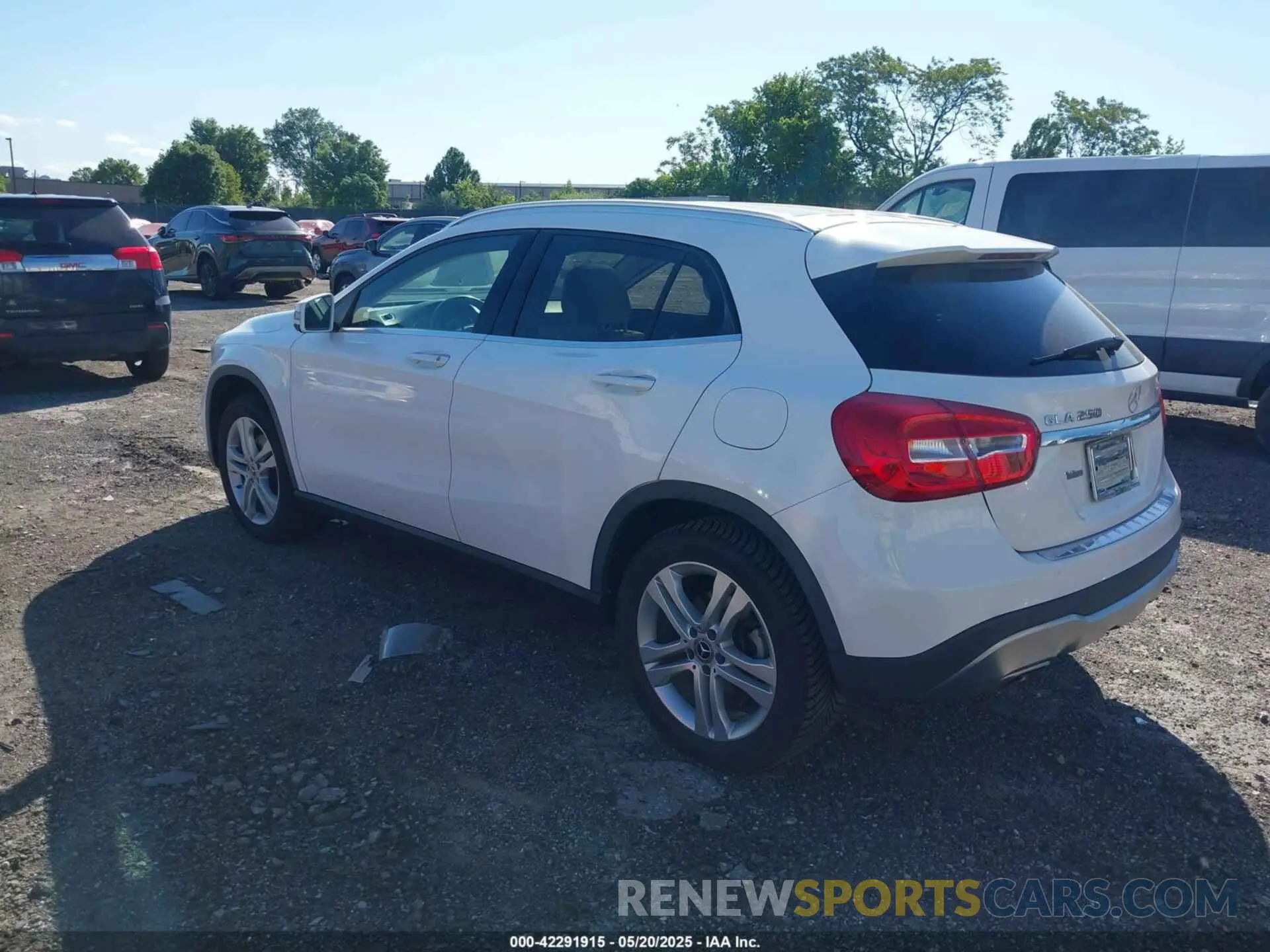 3 fotografías del automóvil dañado WDCTG4GBXKU003890 MERCEDES-BENZ GLA 250 2019