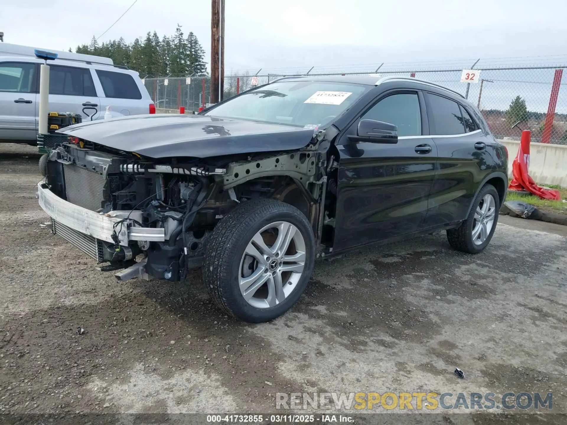 2 fotografías del automóvil dañado W1NTG4GB1LU031304 MERCEDES-BENZ GLA 250 2020