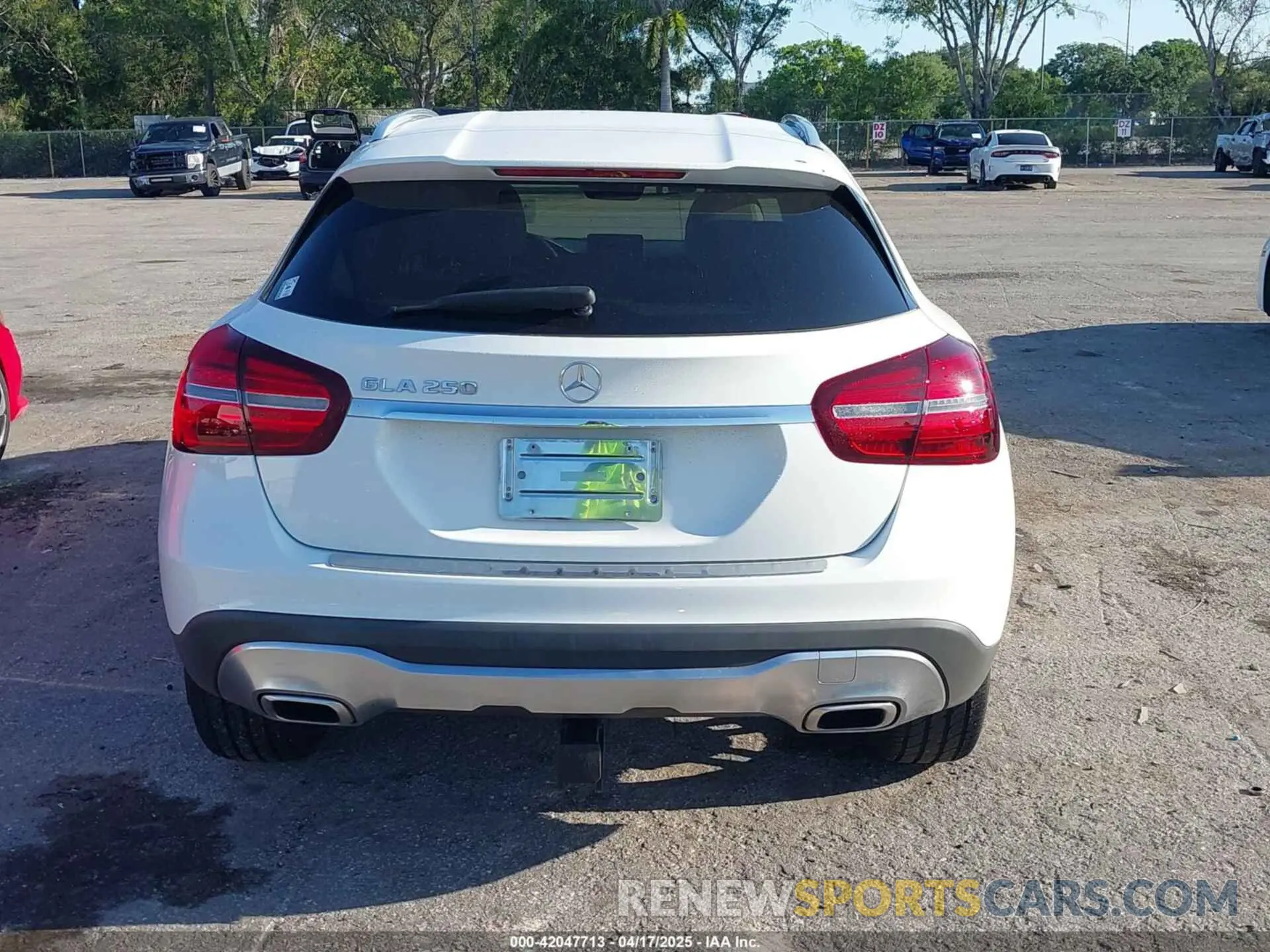 16 fotografías del automóvil dañado WDCTG4EB1LU028522 MERCEDES-BENZ GLA 250 2020