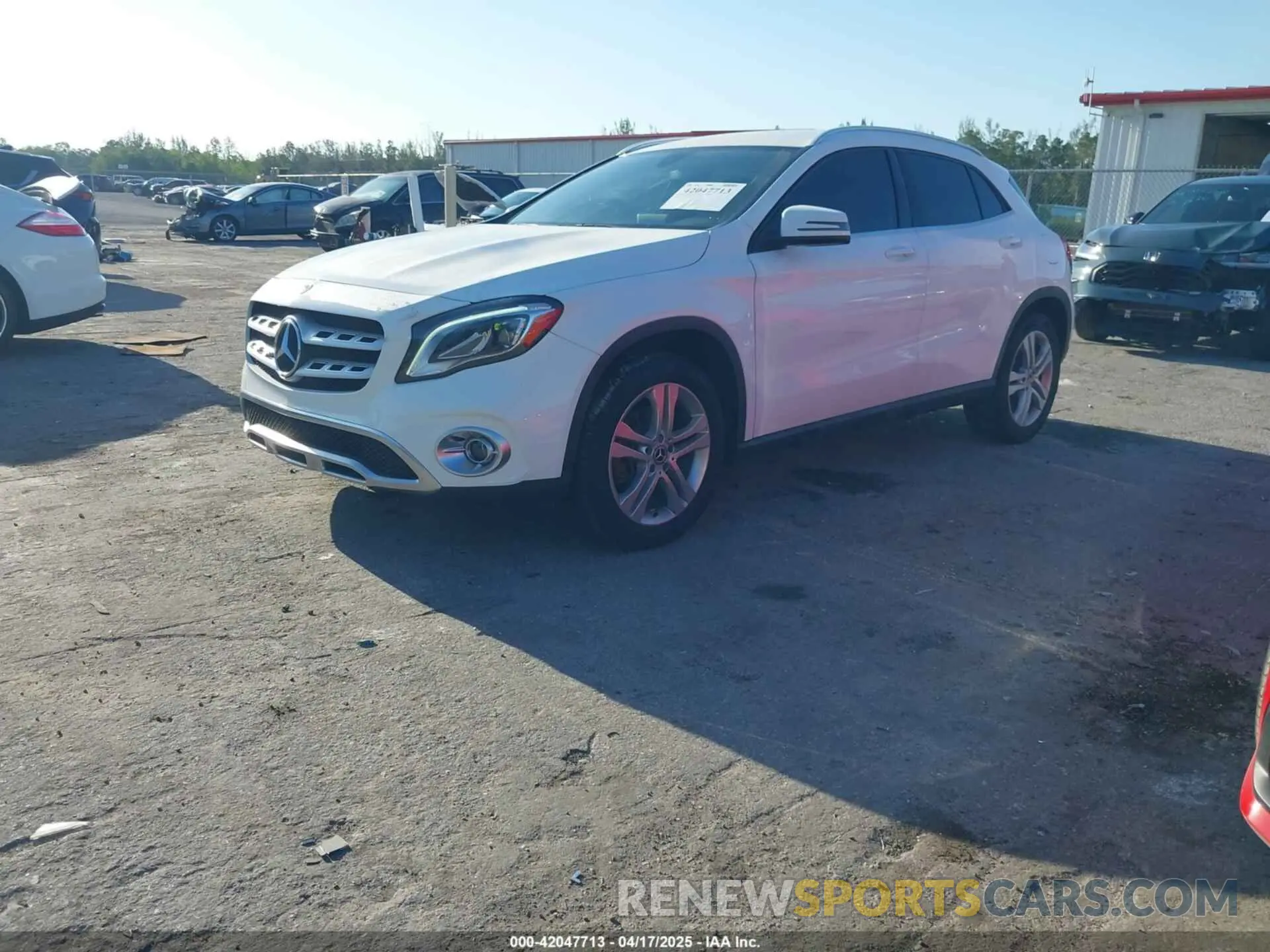2 fotografías del automóvil dañado WDCTG4EB1LU028522 MERCEDES-BENZ GLA 250 2020