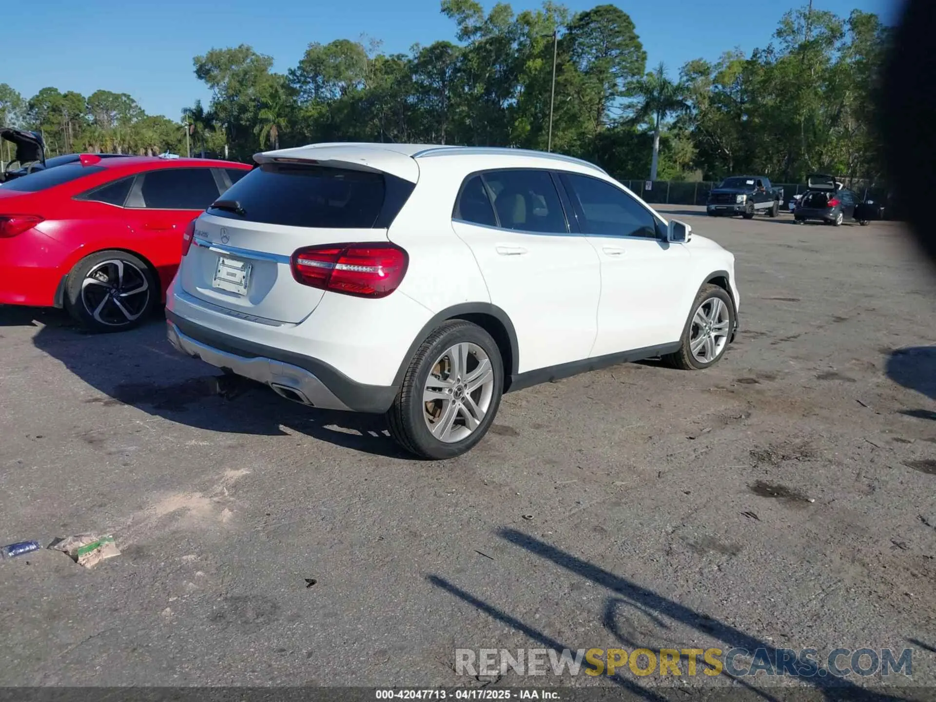 4 fotografías del automóvil dañado WDCTG4EB1LU028522 MERCEDES-BENZ GLA 250 2020