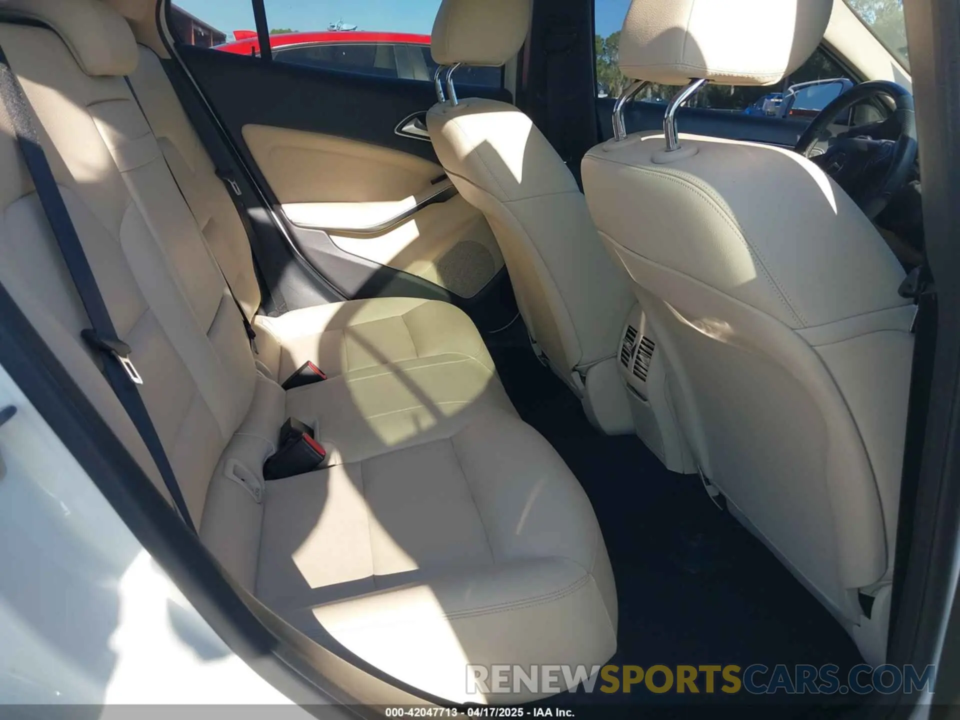 8 fotografías del automóvil dañado WDCTG4EB1LU028522 MERCEDES-BENZ GLA 250 2020
