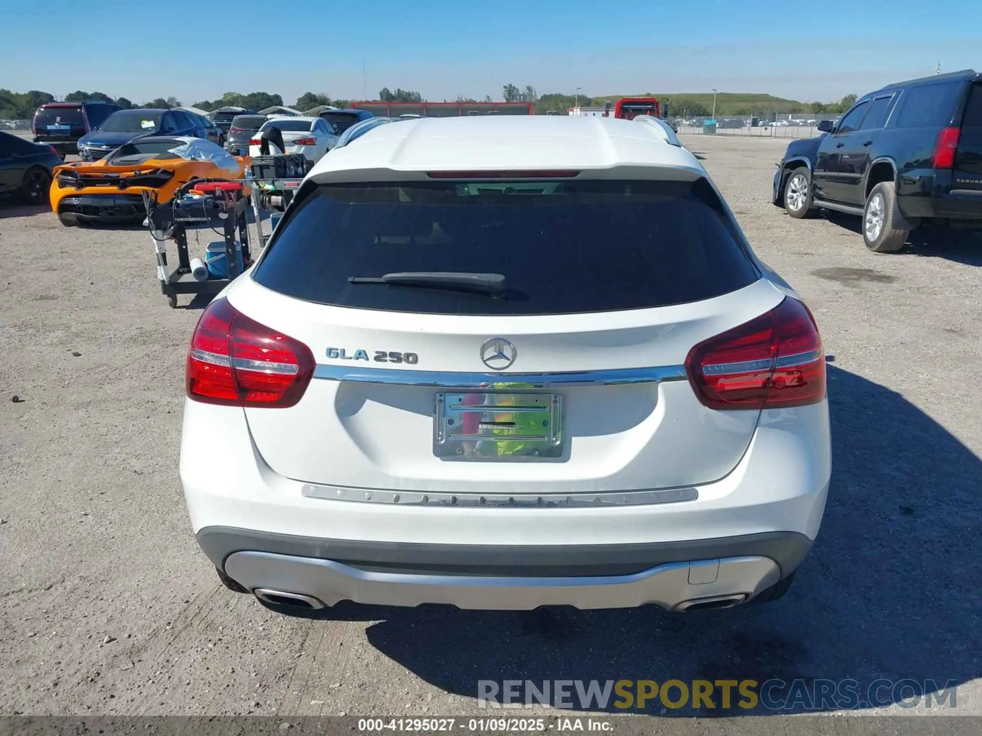 16 fotografías del automóvil dañado WDCTG4EB8LJ688932 MERCEDES-BENZ GLA 250 2020