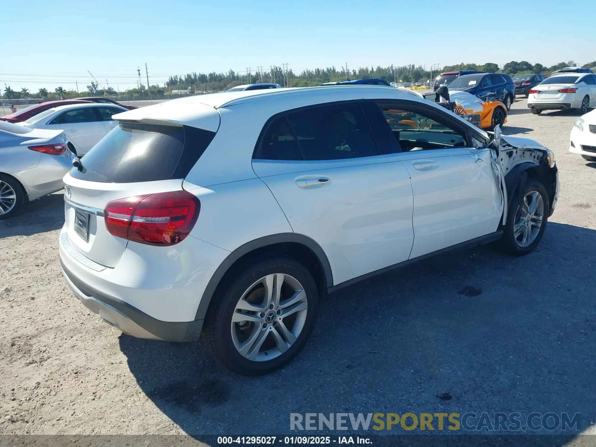 4 fotografías del automóvil dañado WDCTG4EB8LJ688932 MERCEDES-BENZ GLA 250 2020