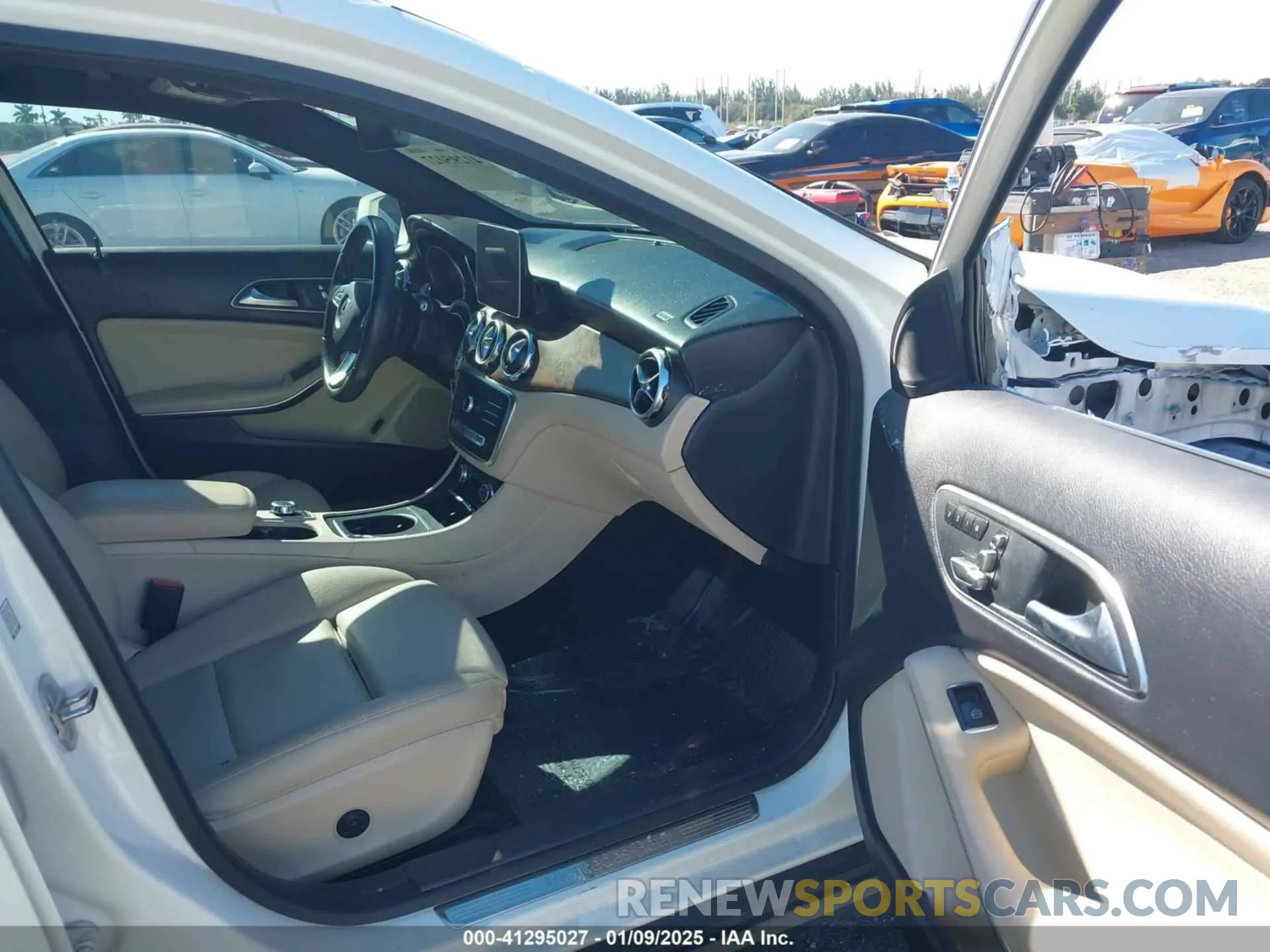 5 fotografías del automóvil dañado WDCTG4EB8LJ688932 MERCEDES-BENZ GLA 250 2020