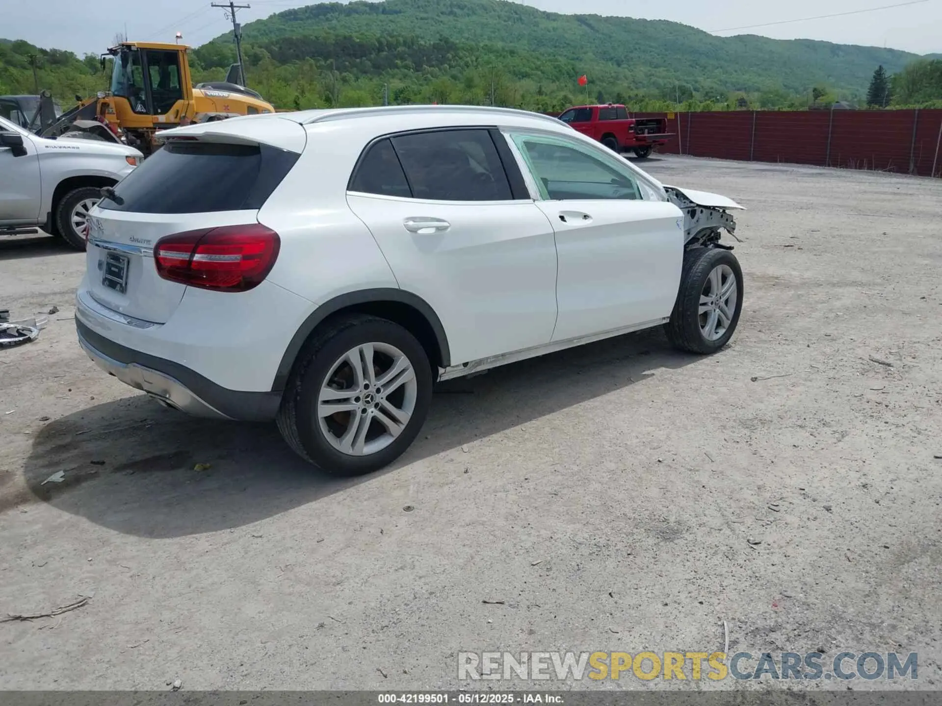 4 fotografías del automóvil dañado WDCTG4GB0LU026595 MERCEDES-BENZ GLA 250 2020