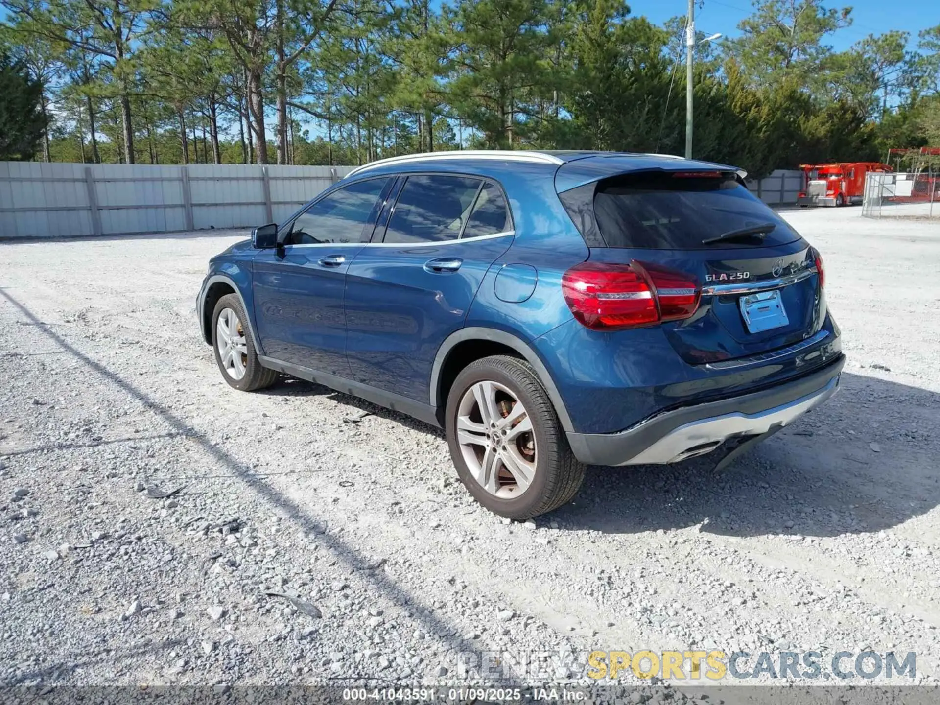 3 fotografías del automóvil dañado WDCTG4GB4LJ689637 MERCEDES-BENZ GLA 250 2020