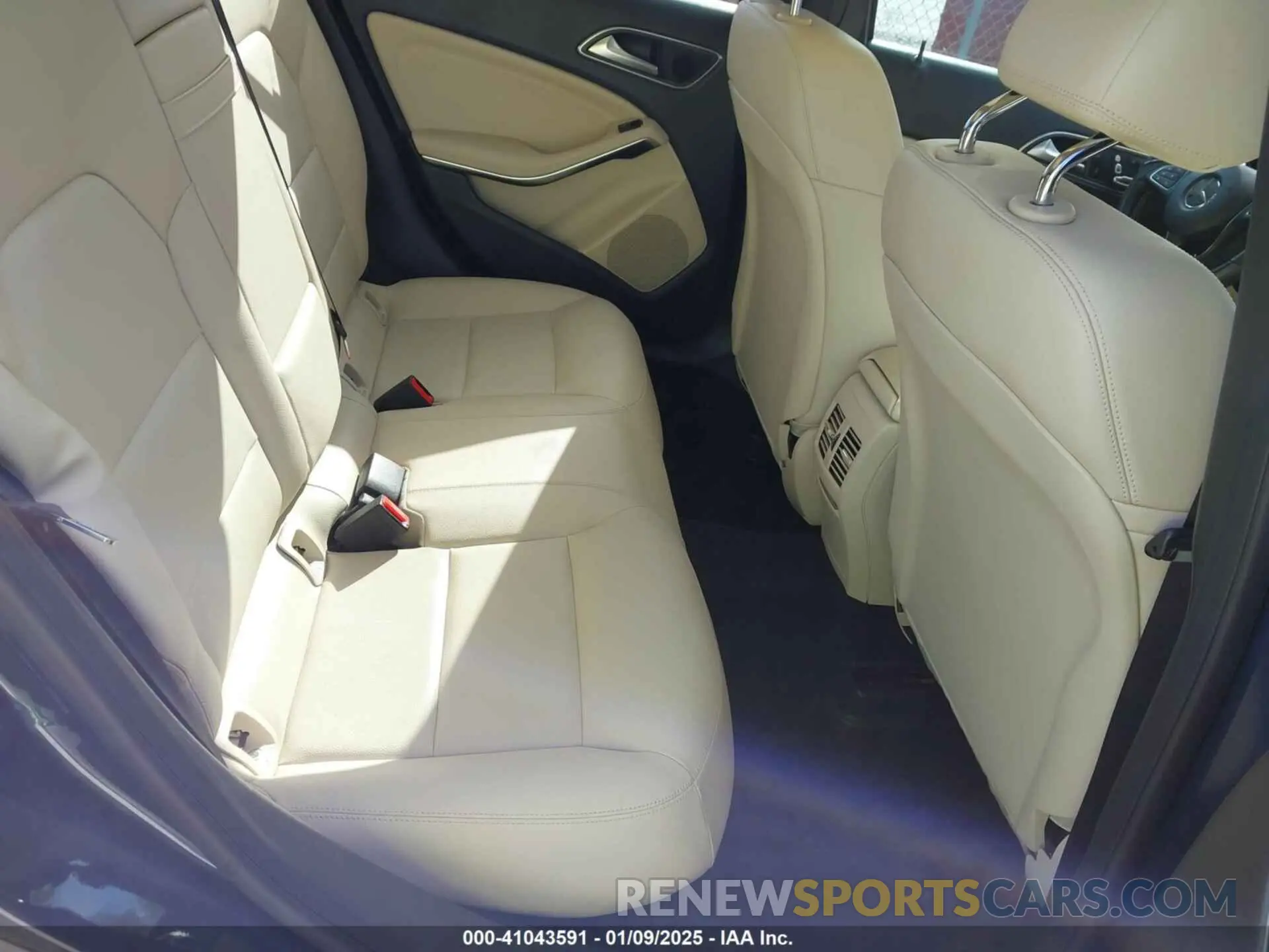 8 fotografías del automóvil dañado WDCTG4GB4LJ689637 MERCEDES-BENZ GLA 250 2020