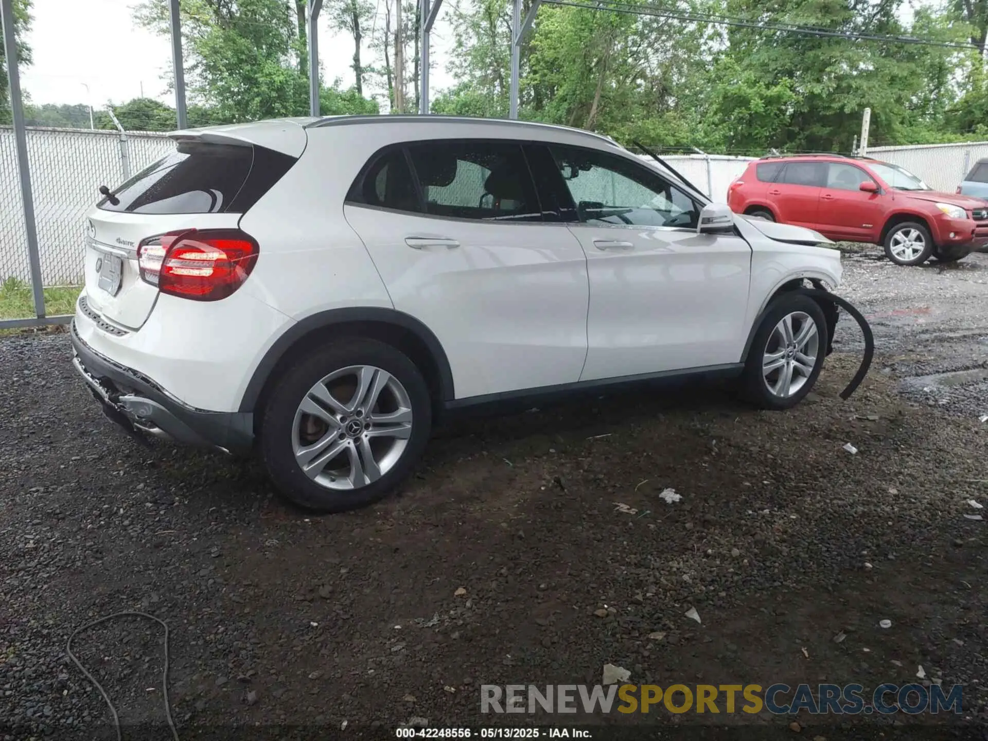4 fotografías del automóvil dañado WDCTG4GB8LU026361 MERCEDES-BENZ GLA 250 2020
