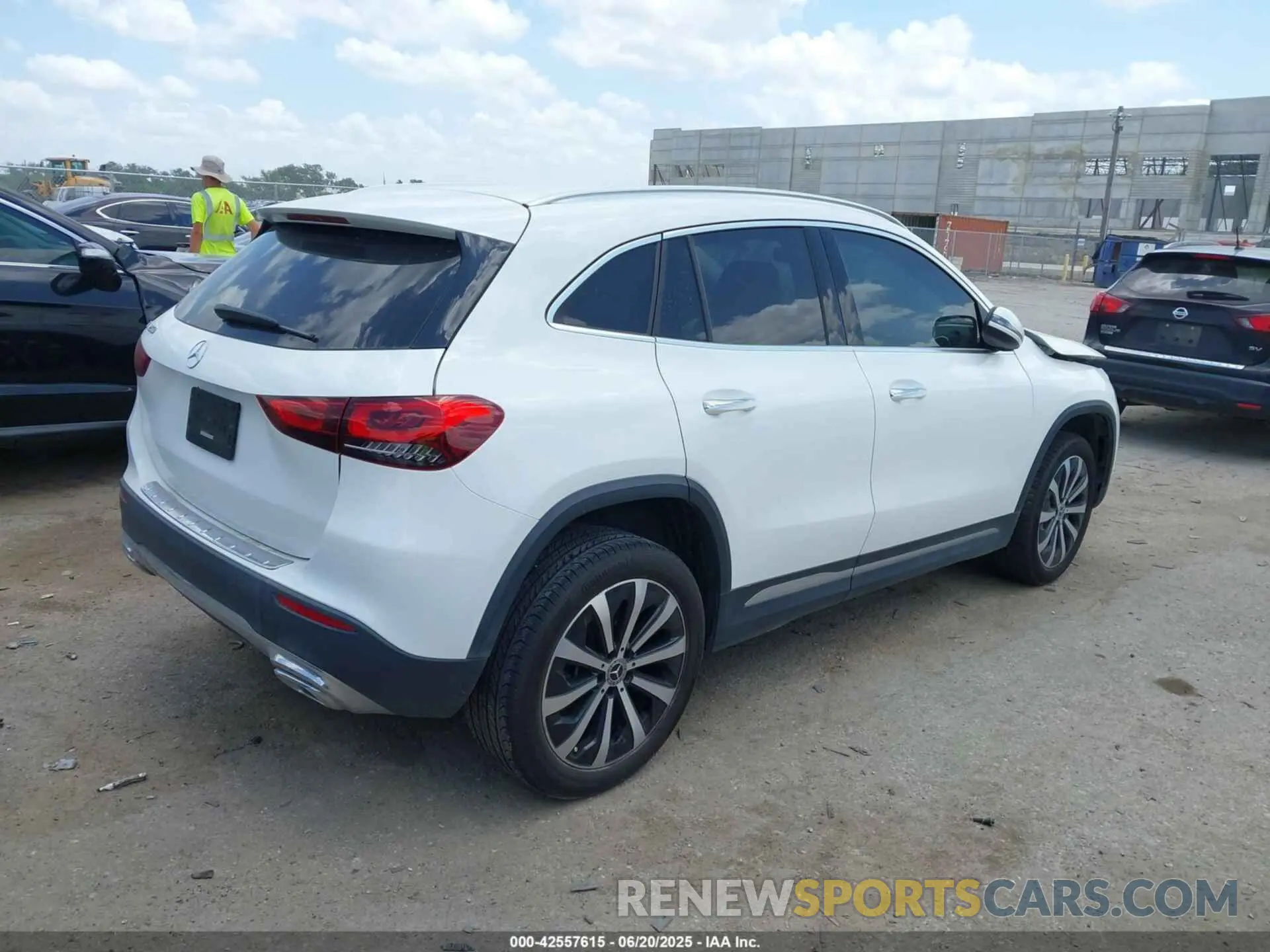 4 fotografías del automóvil dañado W1N4N4GB8MJ256638 MERCEDES-BENZ GLA 250 2021