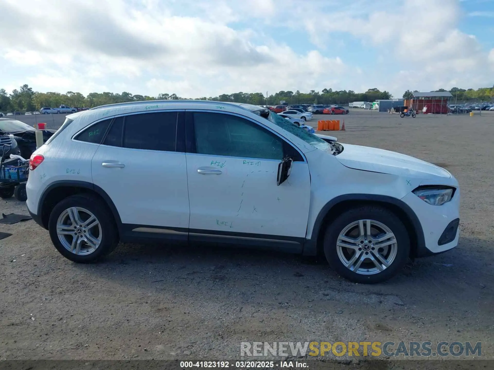 14 fotografías del automóvil dañado W1N4N4HB0MJ112144 MERCEDES-BENZ GLA 250 2021
