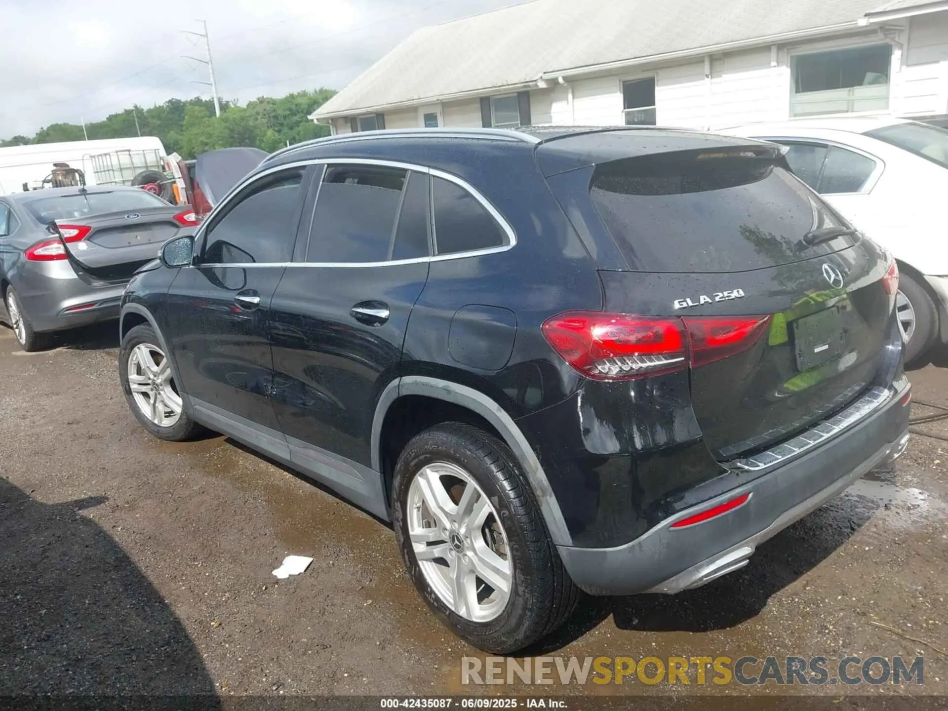 3 fotografías del automóvil dañado W1N4N4HB2MJ274406 MERCEDES-BENZ GLA 250 2021