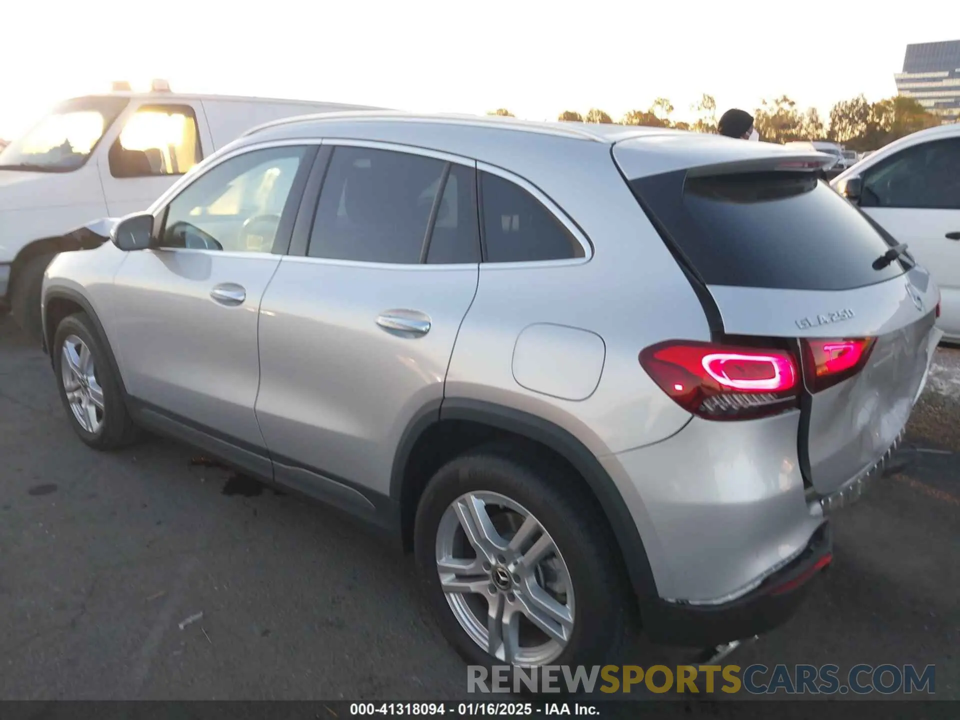 14 fotografías del automóvil dañado W1N4N4GB5NJ394770 MERCEDES-BENZ GLA 250 2022