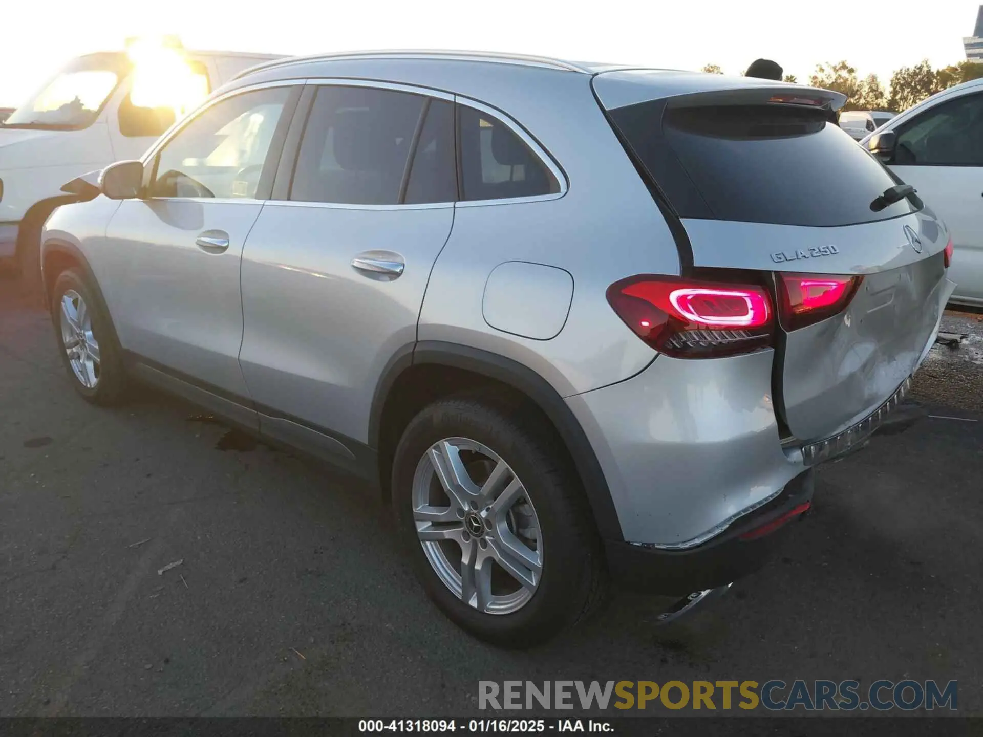 3 fotografías del automóvil dañado W1N4N4GB5NJ394770 MERCEDES-BENZ GLA 250 2022