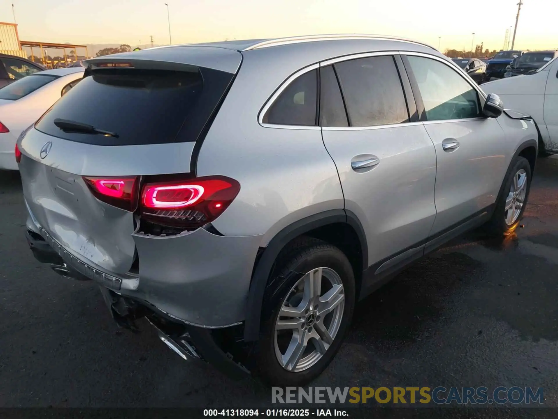 4 fotografías del automóvil dañado W1N4N4GB5NJ394770 MERCEDES-BENZ GLA 250 2022