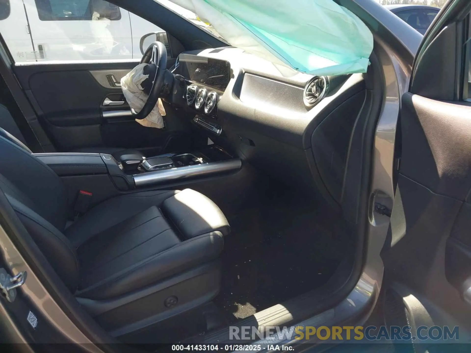 5 fotografías del automóvil dañado W1N4N4GB0PJ521895 MERCEDES-BENZ GLA 250 2023