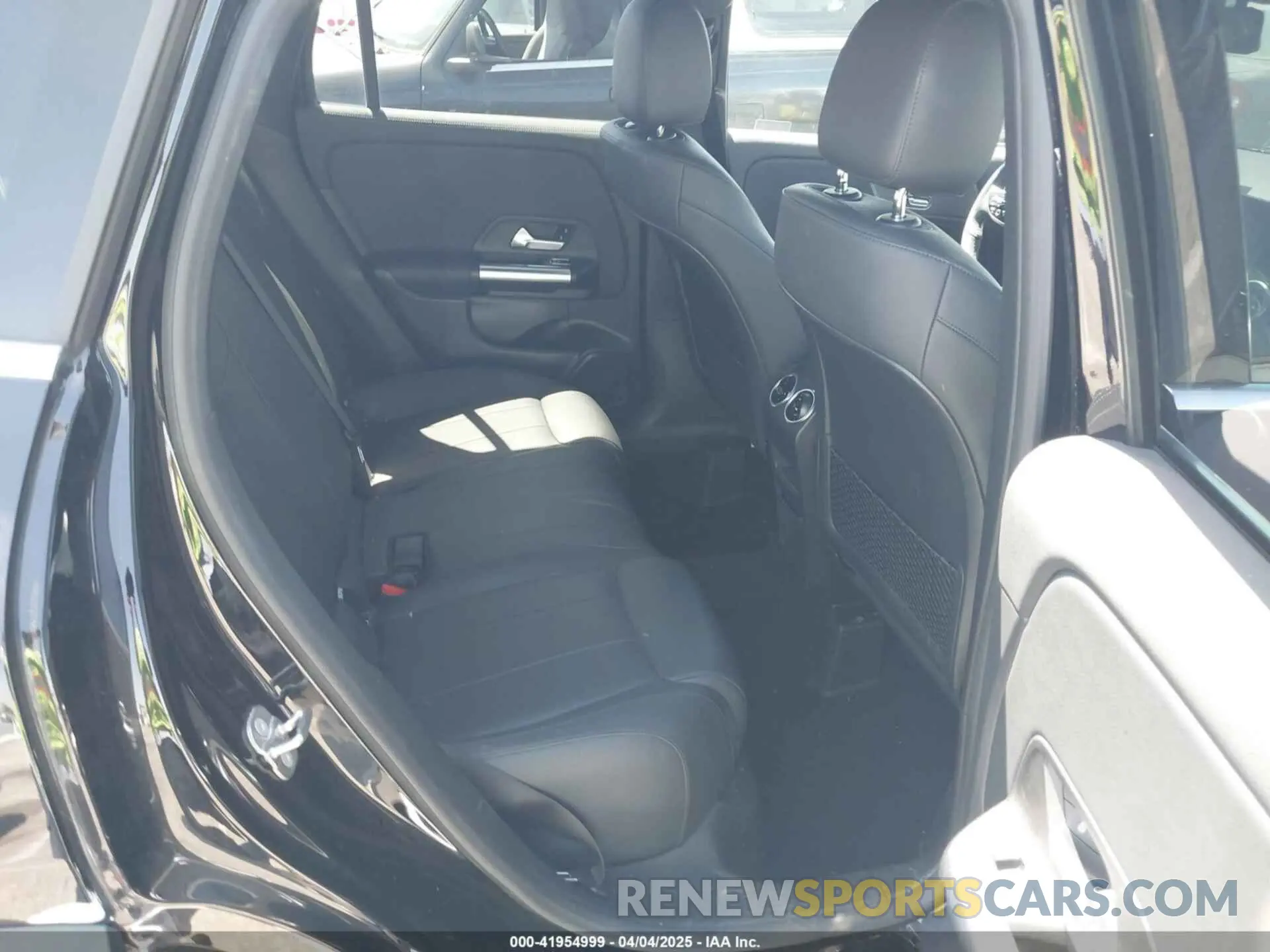 8 fotografías del automóvil dañado W1N4N4GB1PJ510839 MERCEDES-BENZ GLA 250 2023