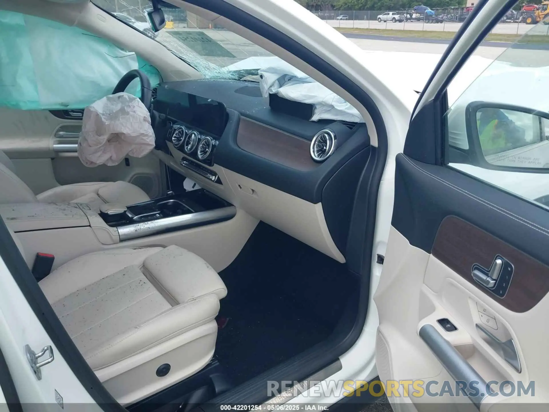 5 fotografías del automóvil dañado W1N4N4GB4PJ498699 MERCEDES-BENZ GLA 250 2023