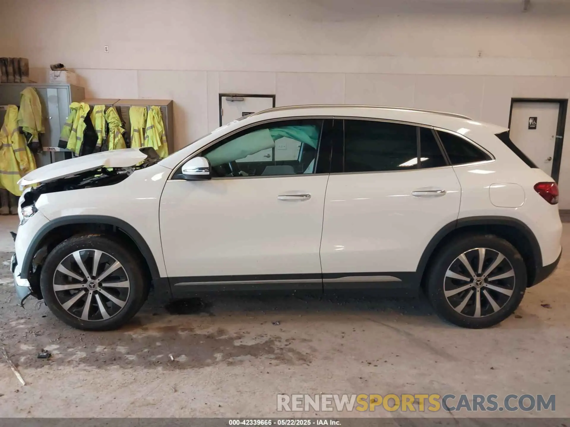14 fotografías del automóvil dañado W1N4N4HB3PJ479110 MERCEDES-BENZ GLA 250 2023