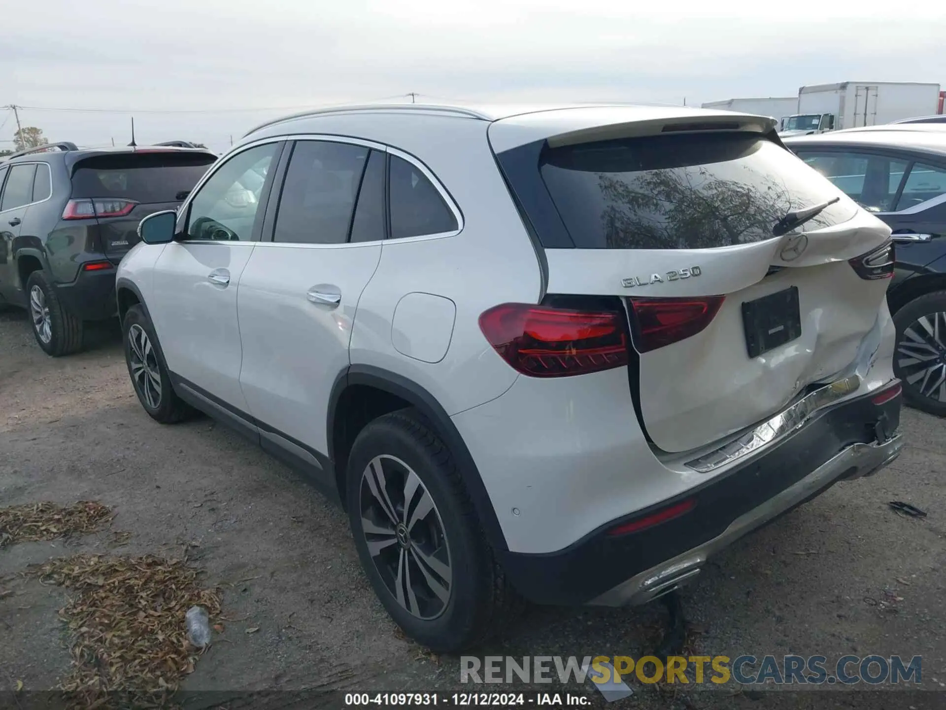 3 fotografías del automóvil dañado W1N4N4GB3SJ637911 MERCEDES-BENZ GLA 250 2025