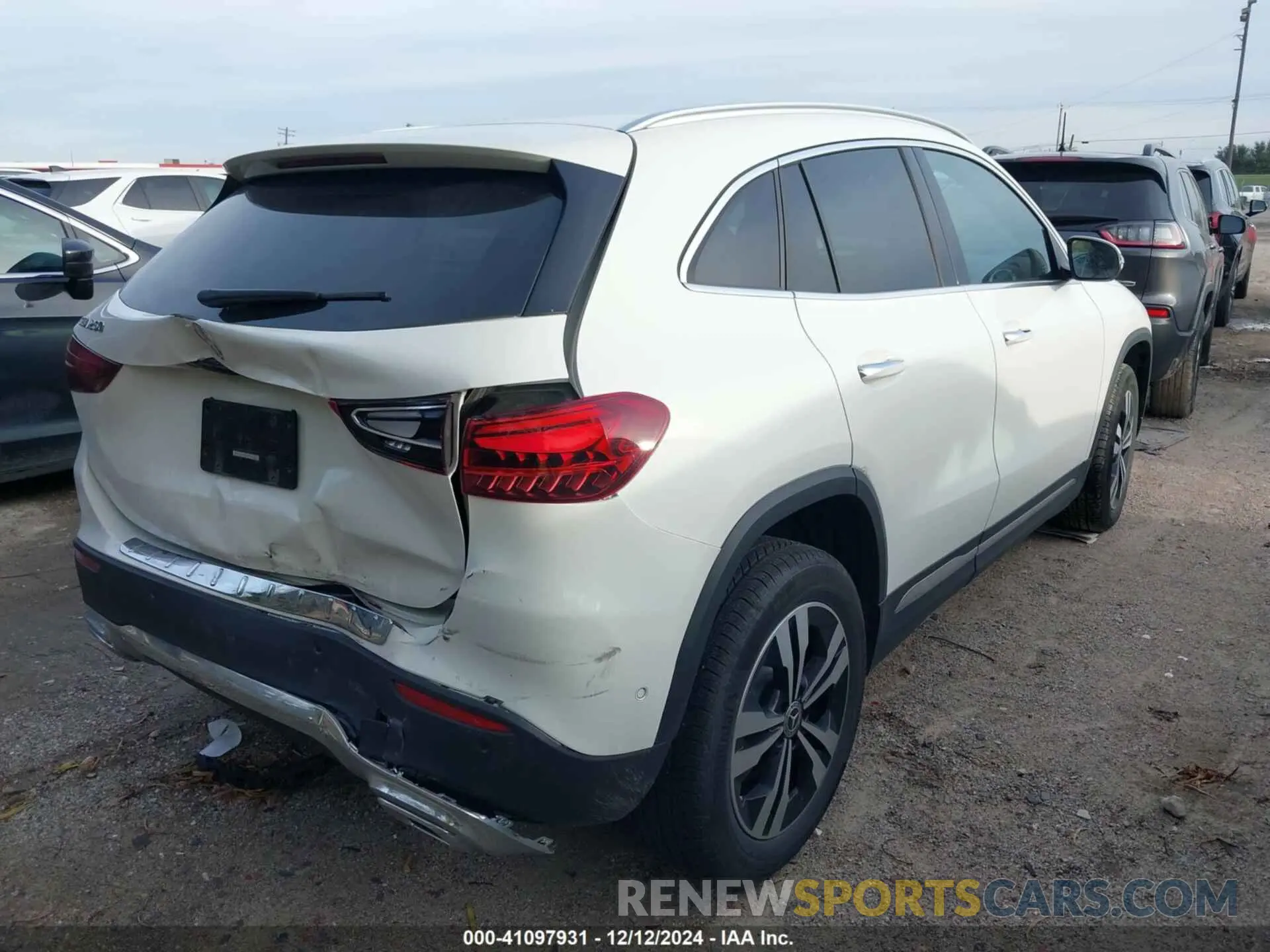 4 fotografías del automóvil dañado W1N4N4GB3SJ637911 MERCEDES-BENZ GLA 250 2025